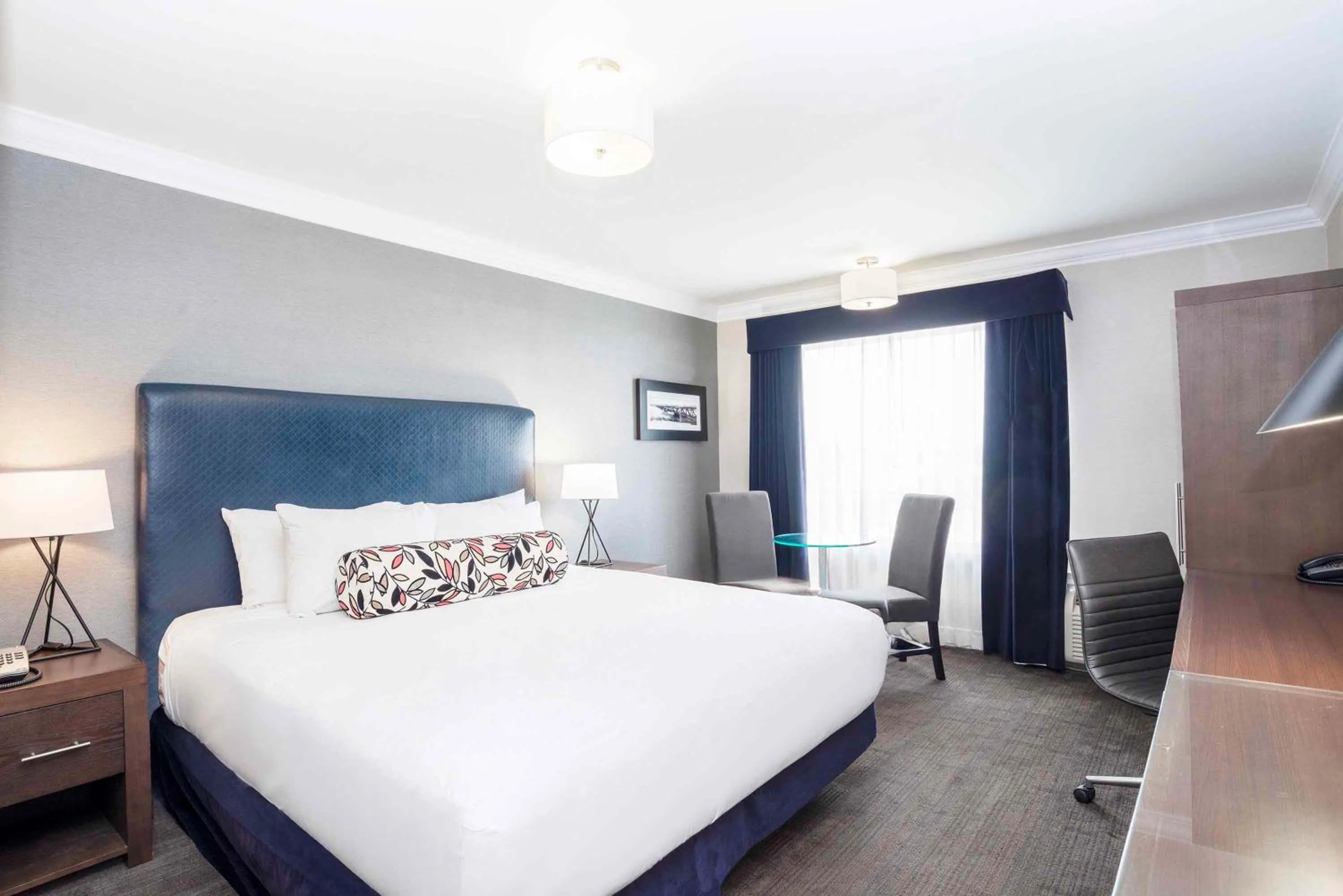 Photo of the whole room, Bed in Sandman Signature Prince George Hotel