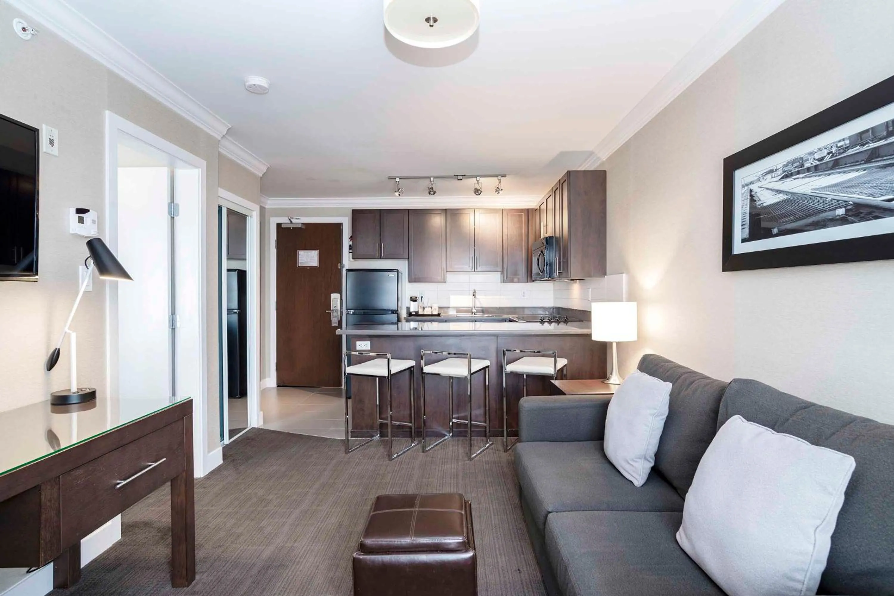 Photo of the whole room in Sandman Signature Prince George Hotel