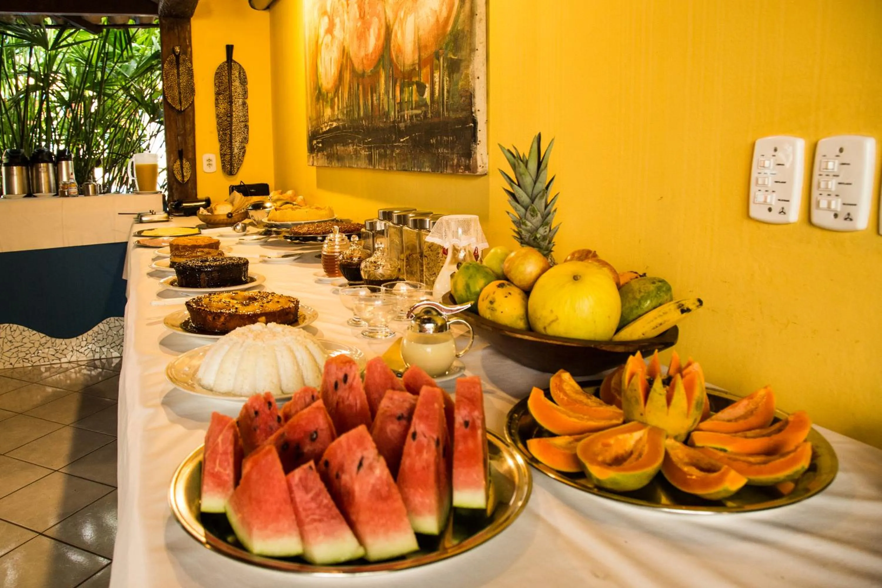Buffet breakfast in Pousada Bemvirá
