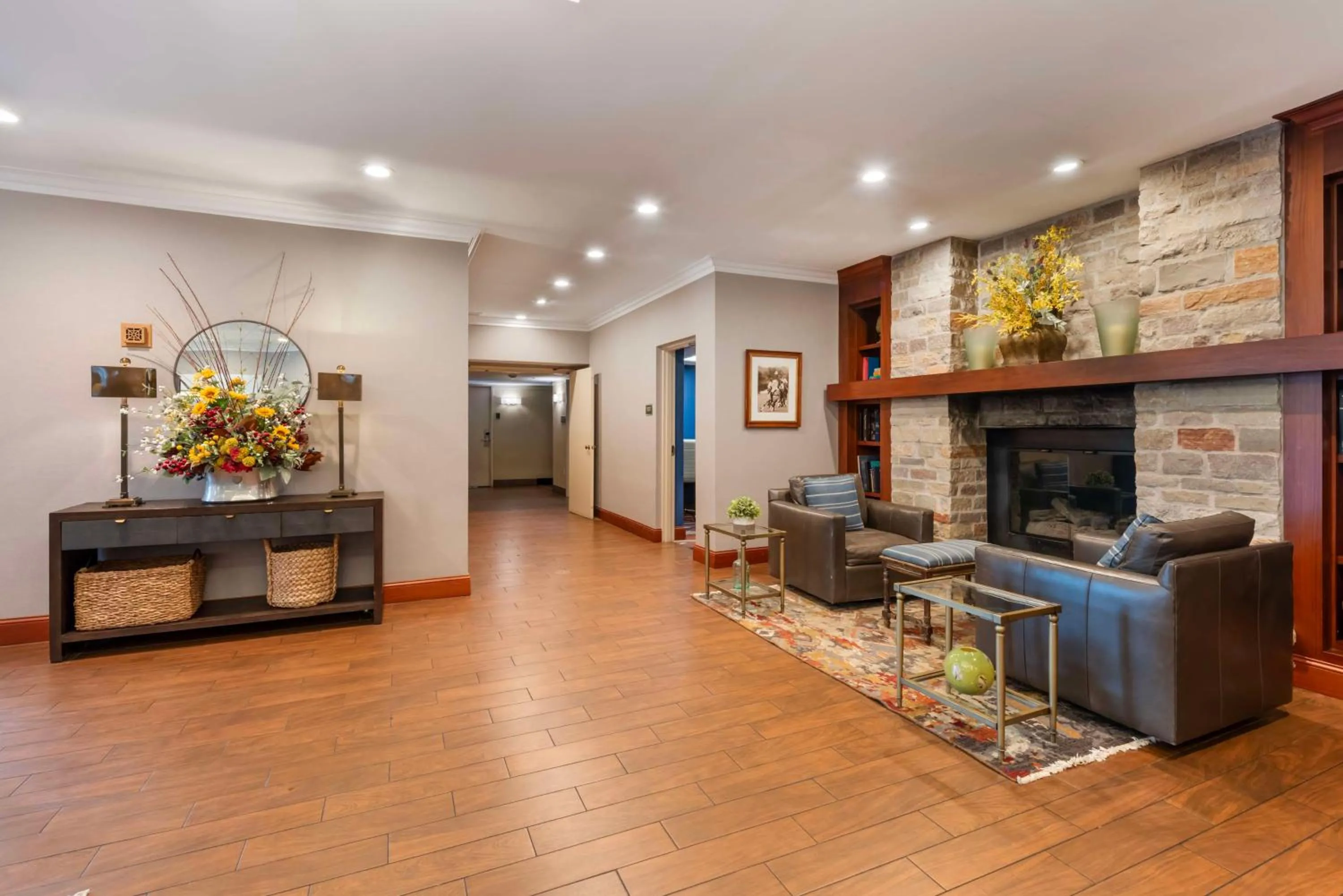 Lobby or reception in Best Western Plus White Bear Country Inn