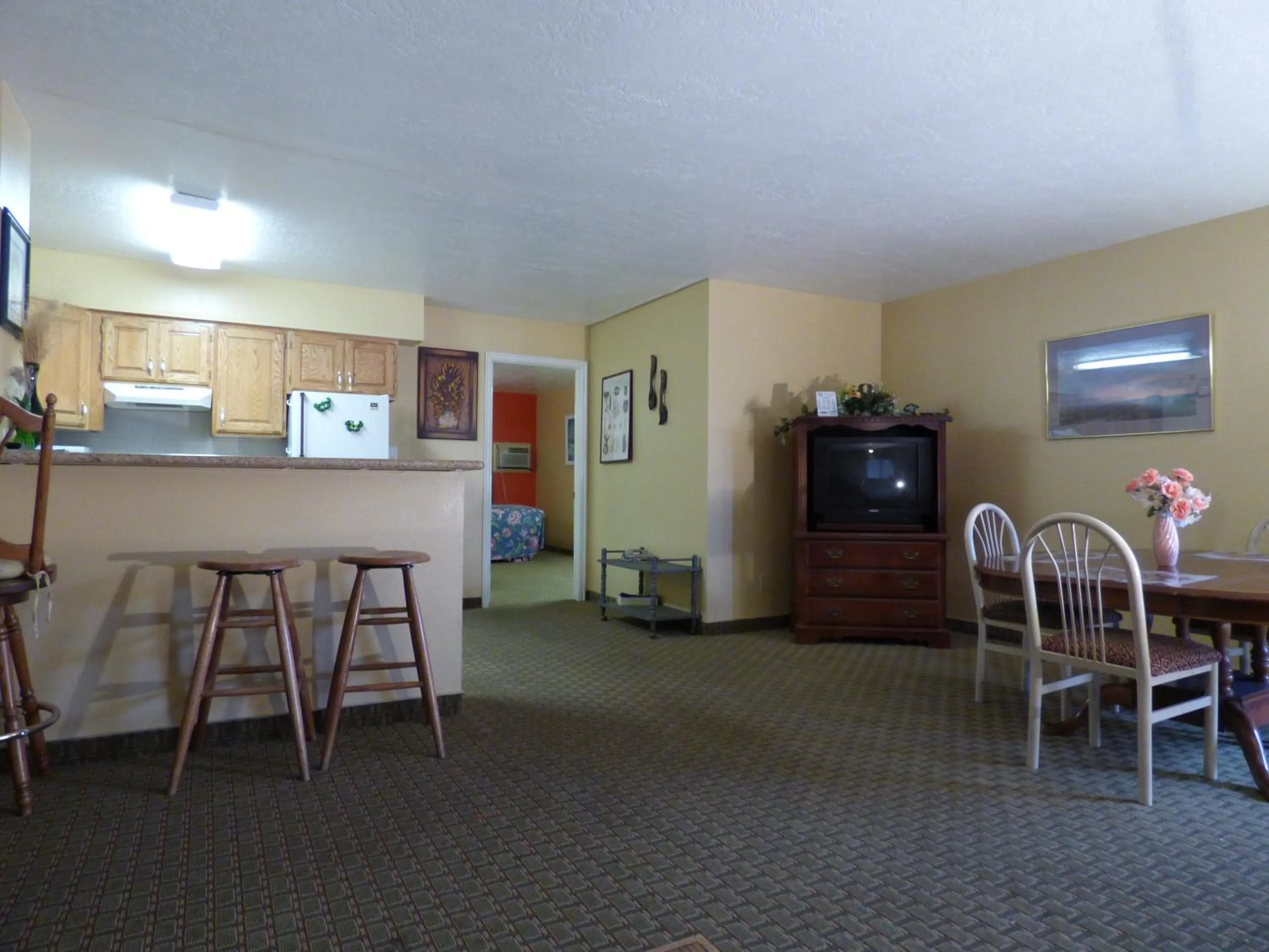 TV and multimedia in Coronada Inn & Suites