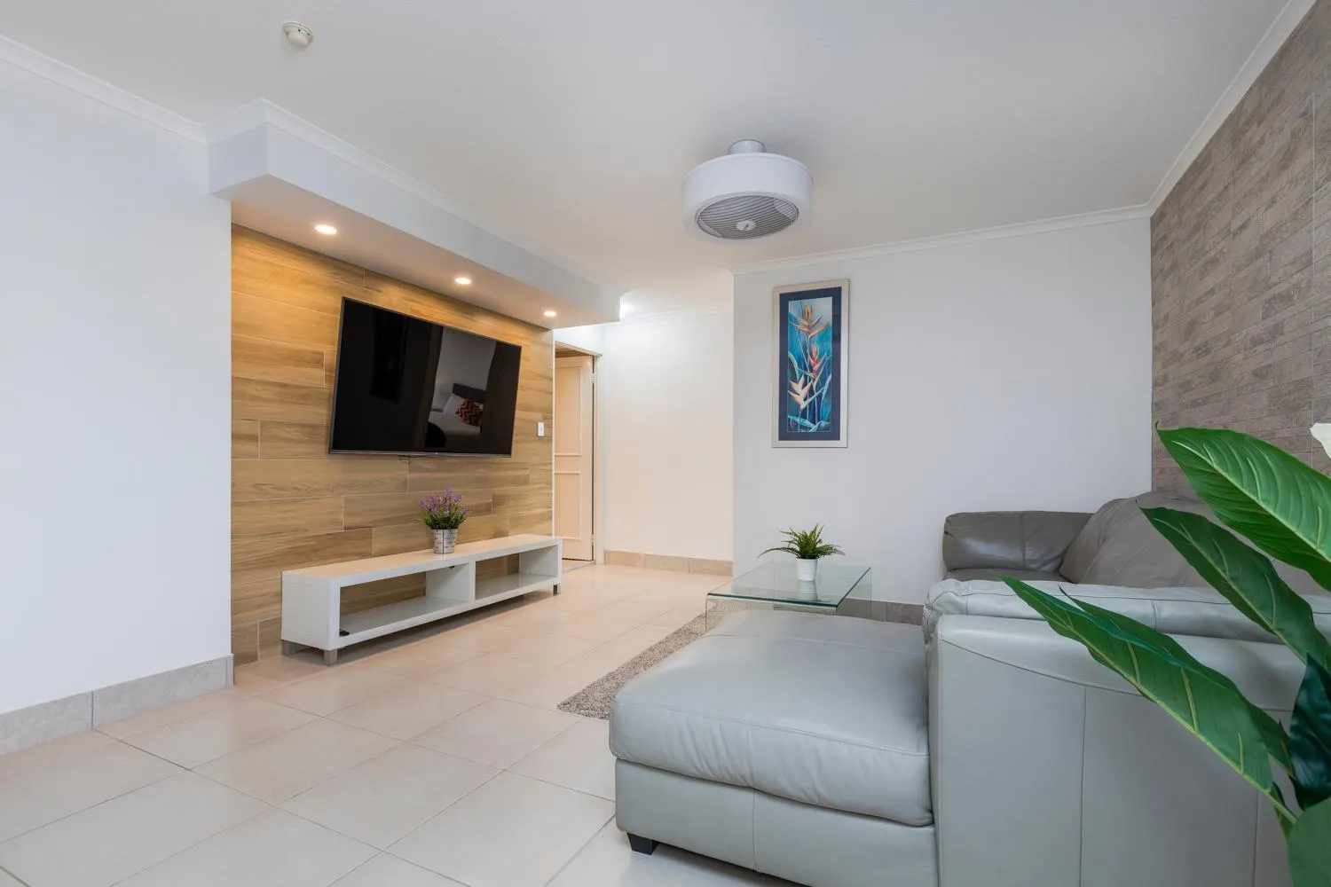 Communal lounge/ TV room in Silverton Apartment Resort Surfers Paradise