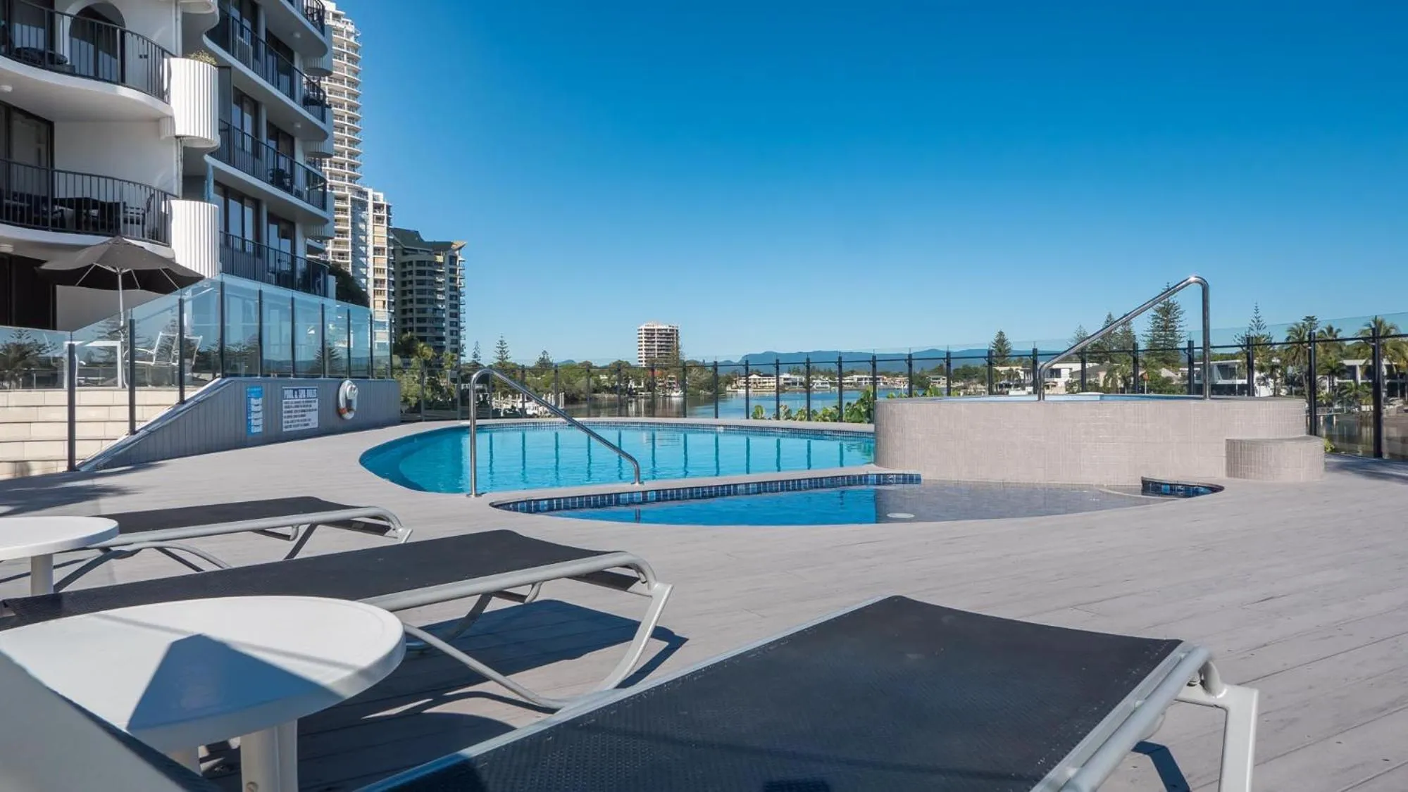 Swimming pool in Silverton Apartment Resort Surfers Paradise