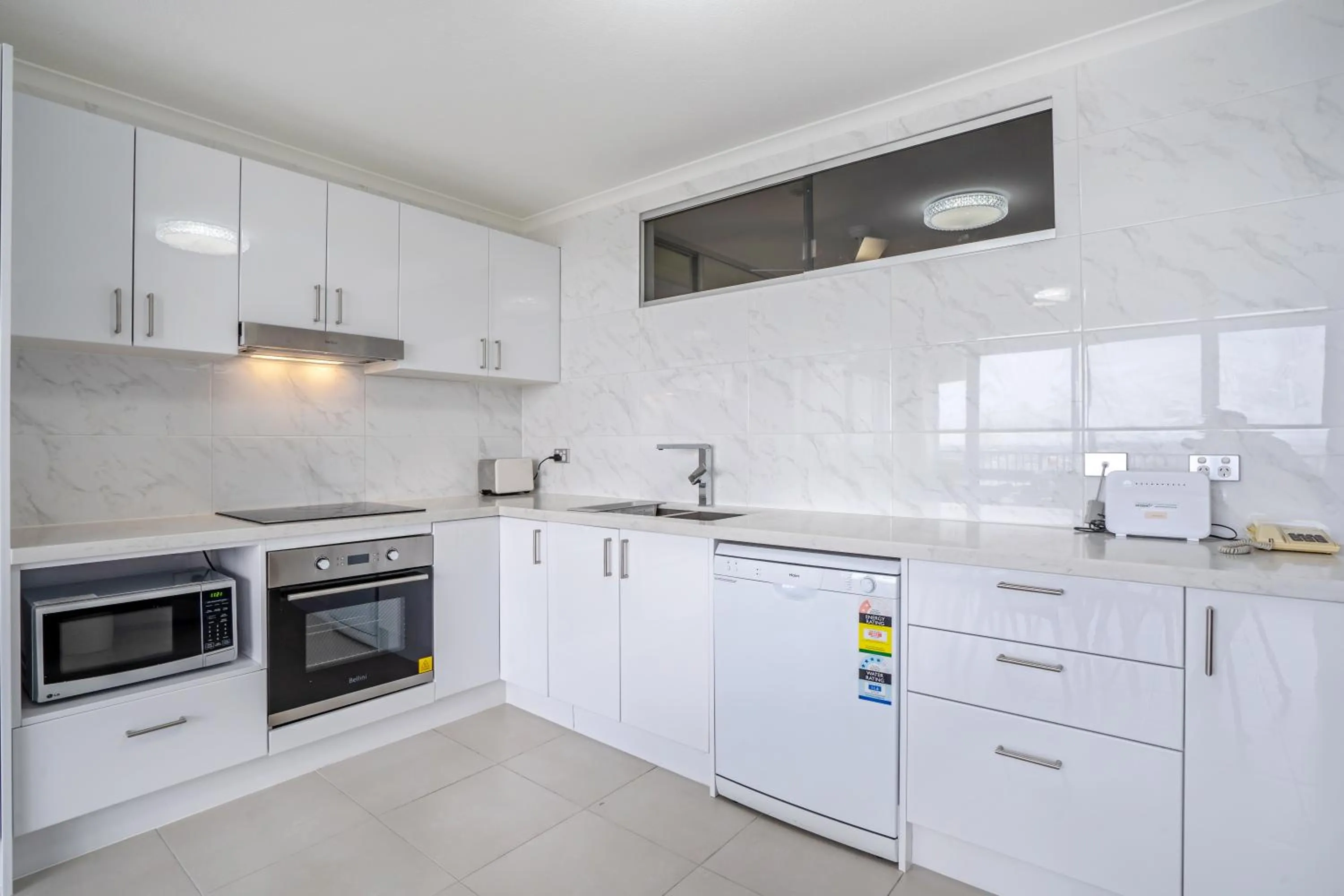 Kitchen or kitchenette in Silverton Apartment Resort Surfers Paradise