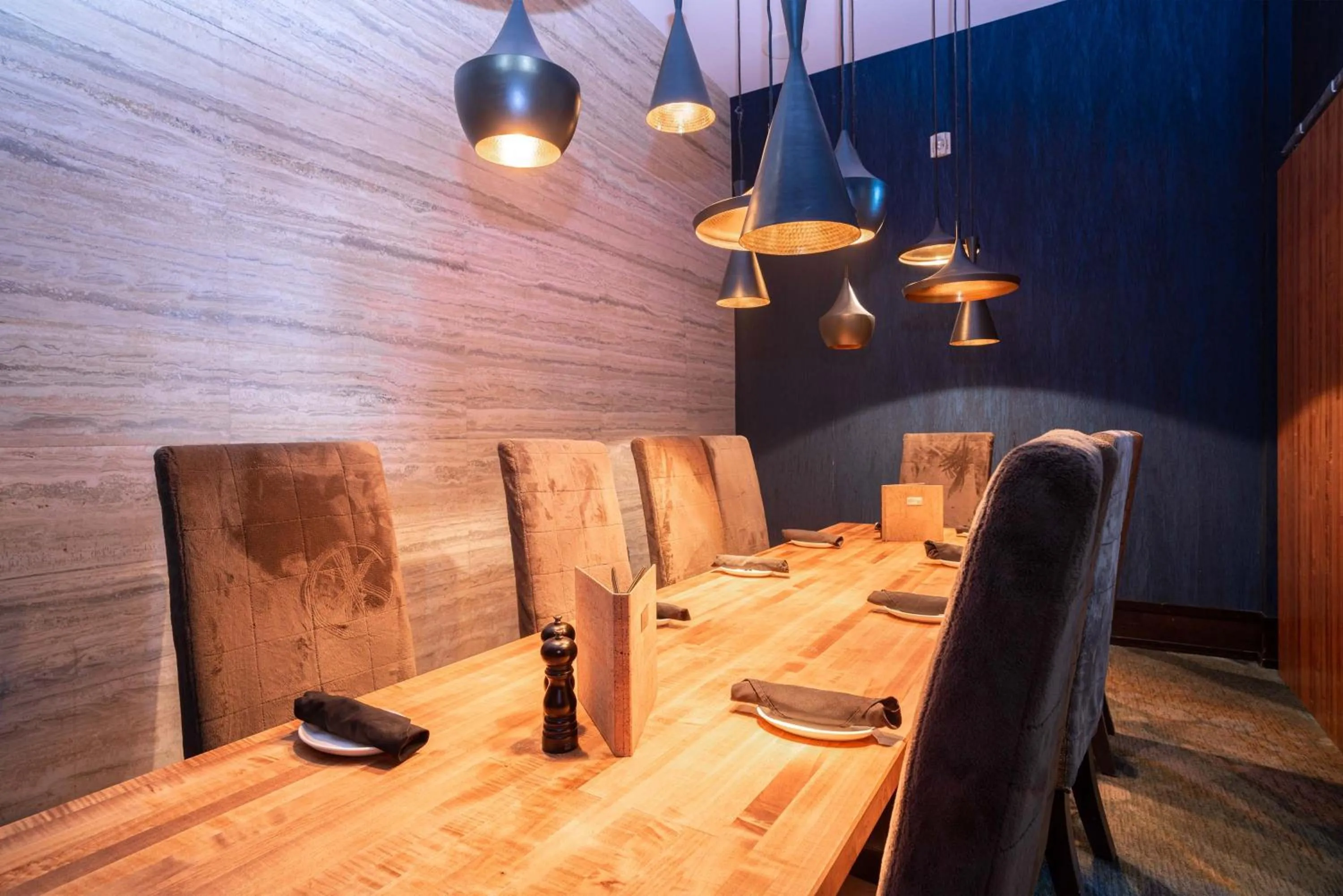 Restaurant/places to eat in Sandman Signature Edmonton South Hotel