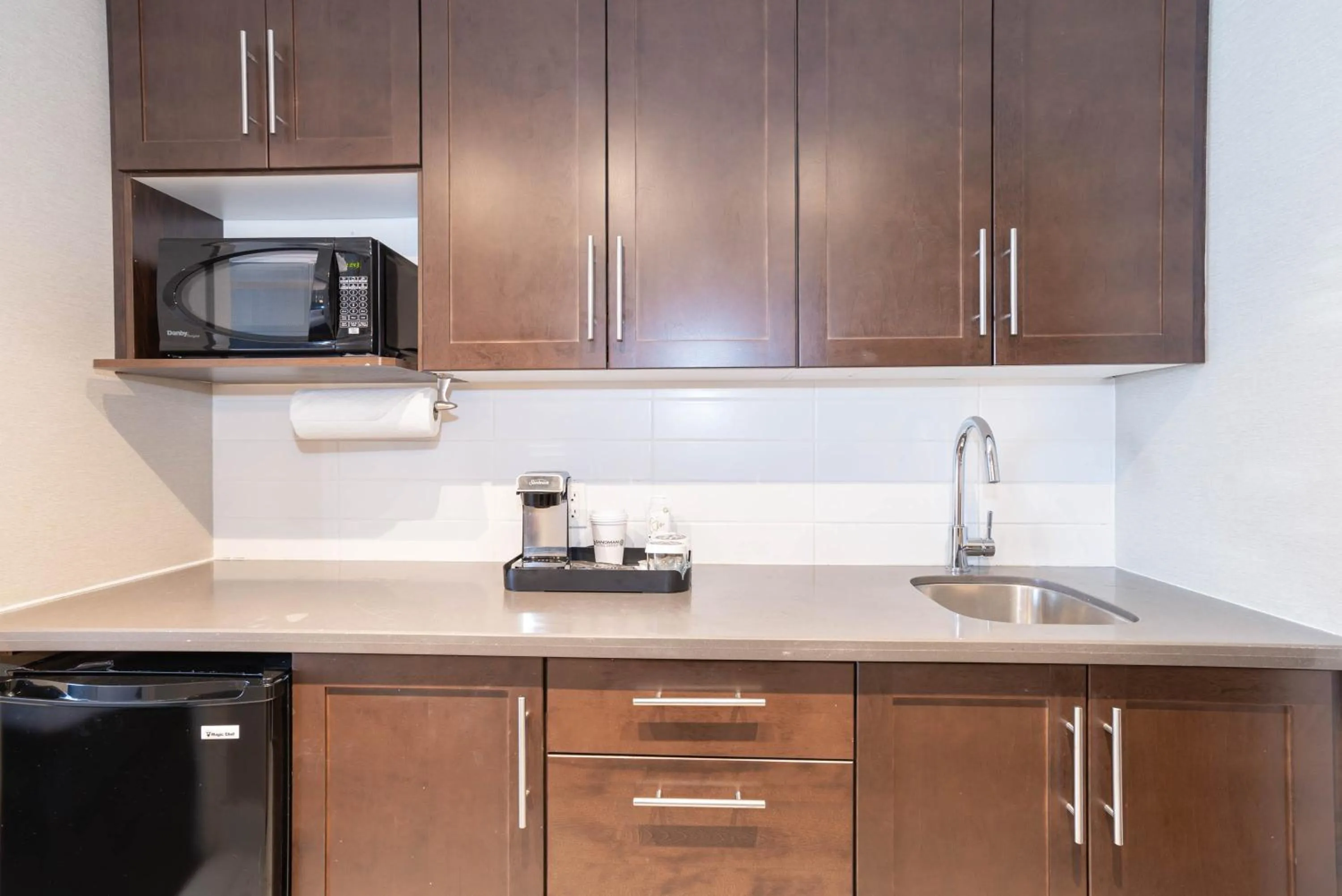 Kitchen or kitchenette in Sandman Signature Edmonton South Hotel