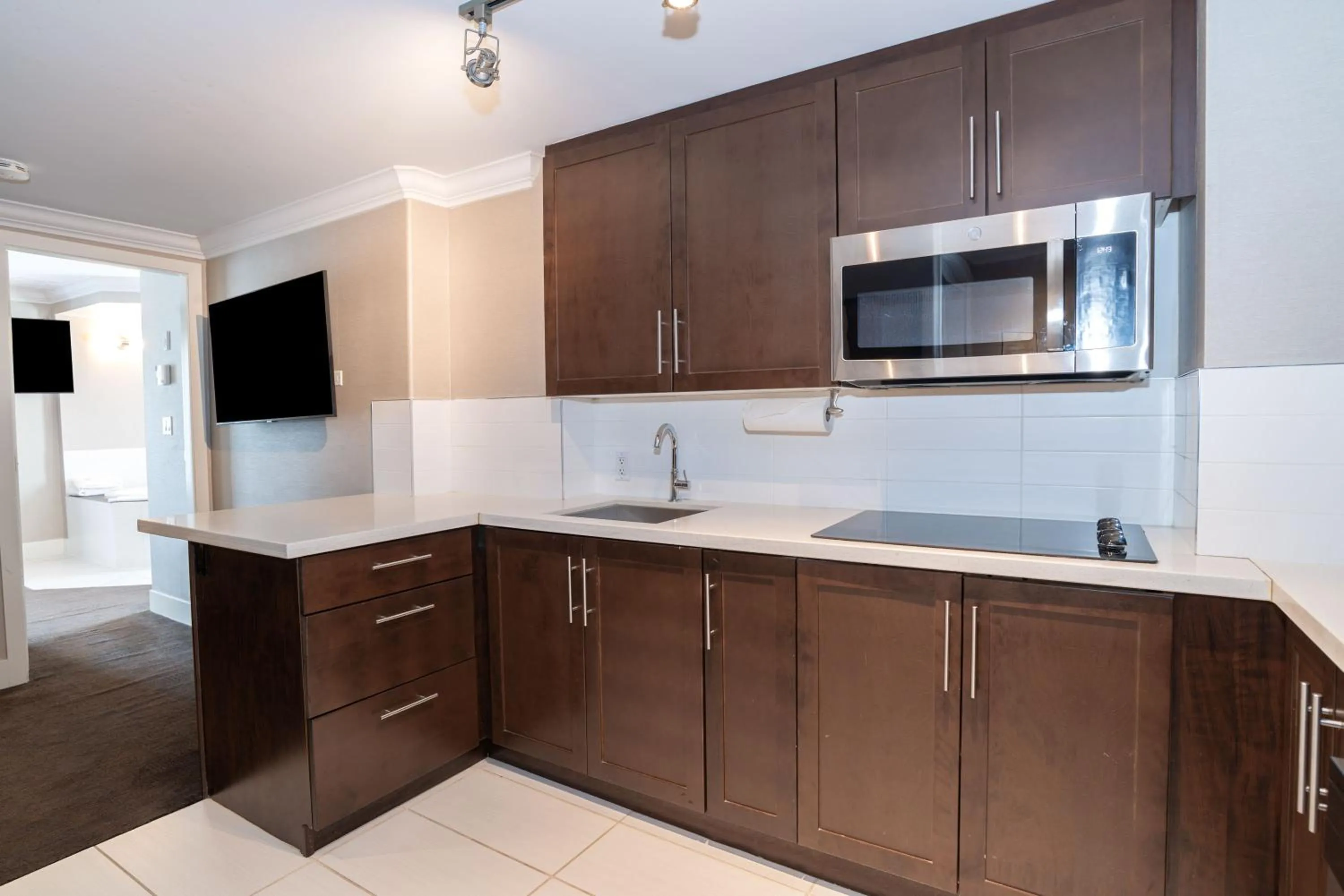 Kitchen or kitchenette in Sandman Signature Edmonton South Hotel