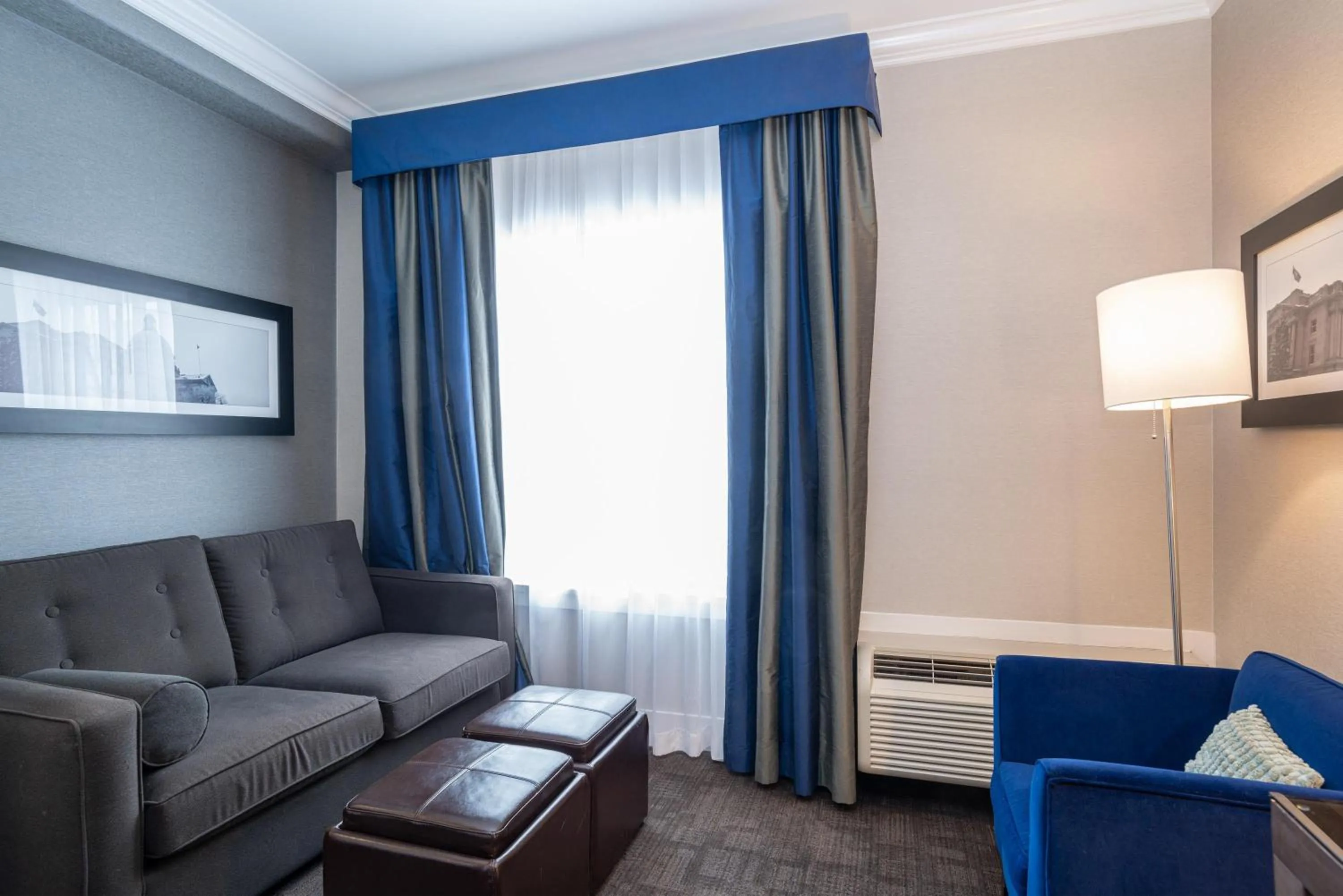 Bedroom, Bed in Sandman Signature Edmonton South Hotel