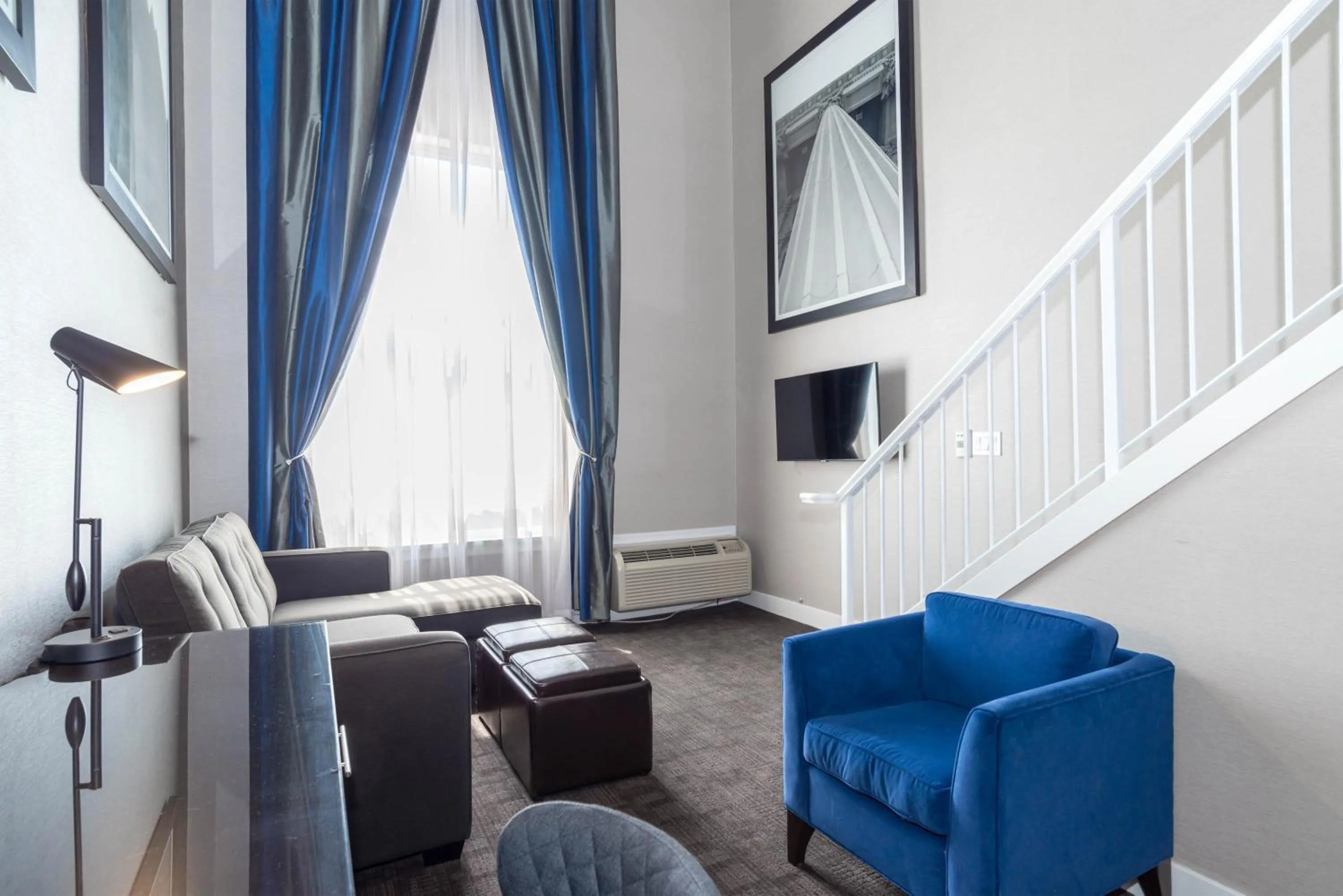 Photo of the whole room in Sandman Signature Edmonton South Hotel