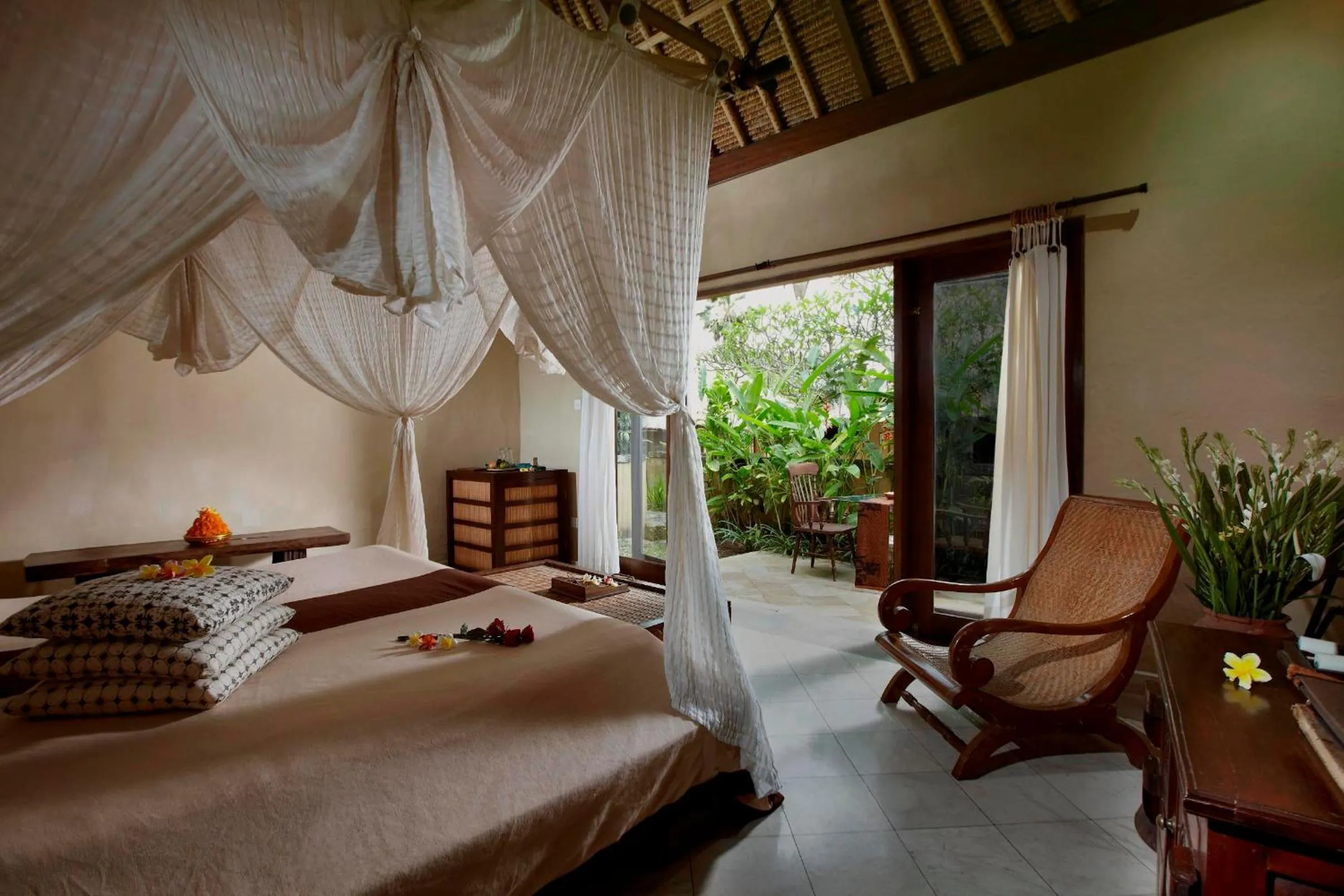 Living room, Bed in The Sungu Resort & Spa