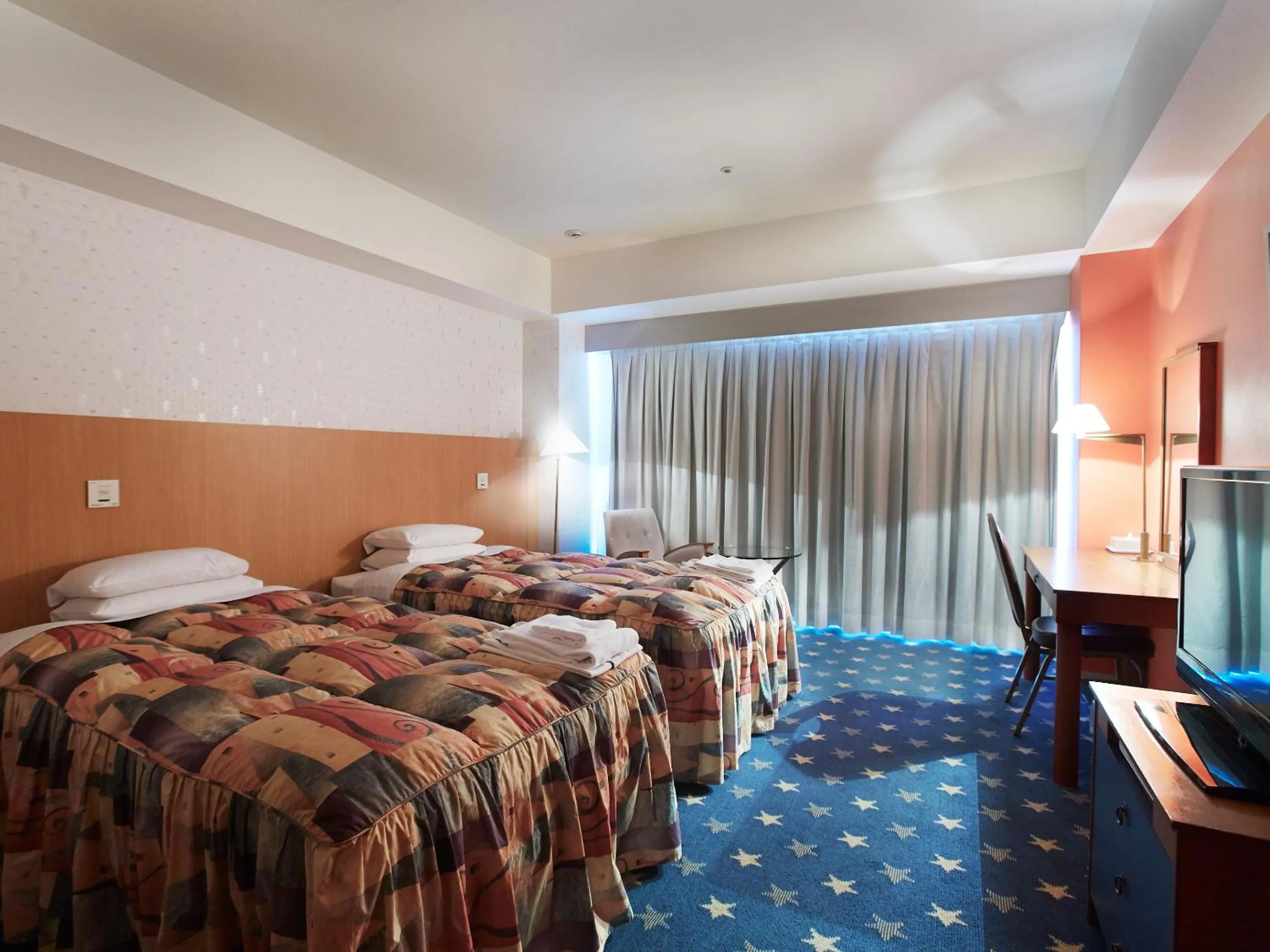 Photo of the whole room, Bed in Hotel Seagull Tenpozan Osaka