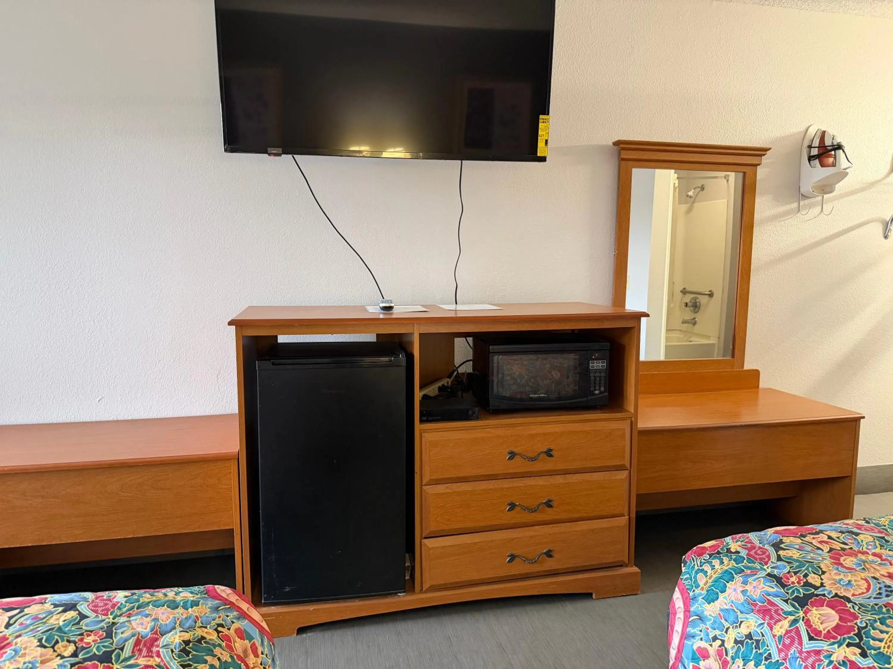 Key West Inn - Chatsworth