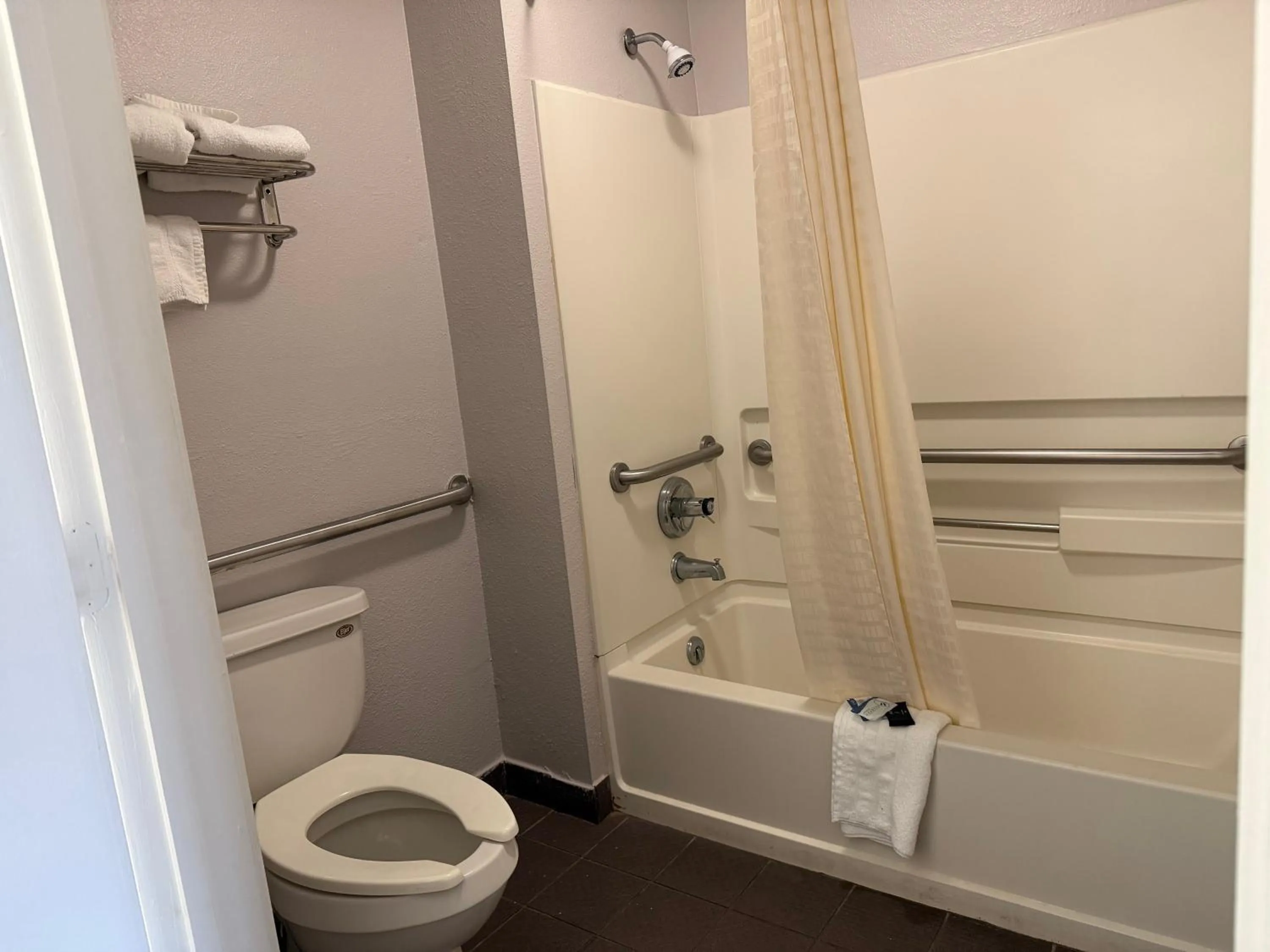 Key West Inn - Chatsworth