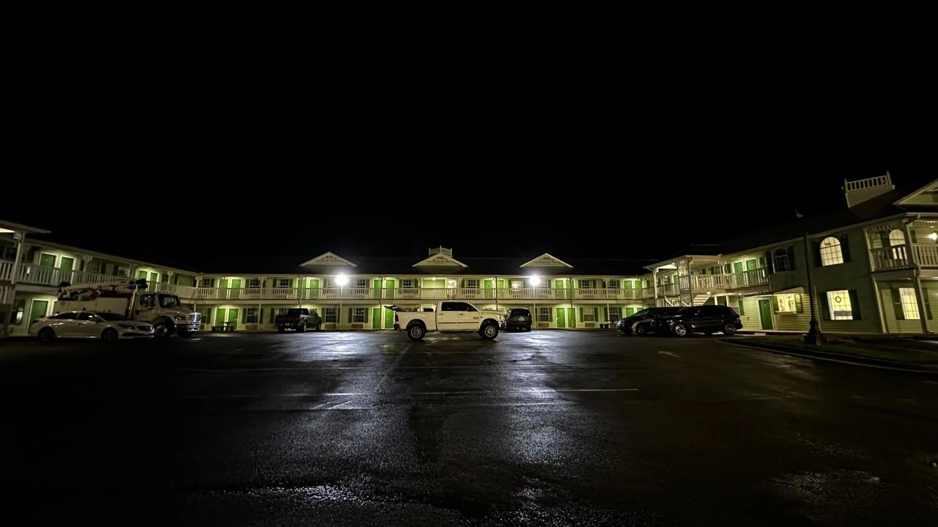 Key West Inn - Chatsworth