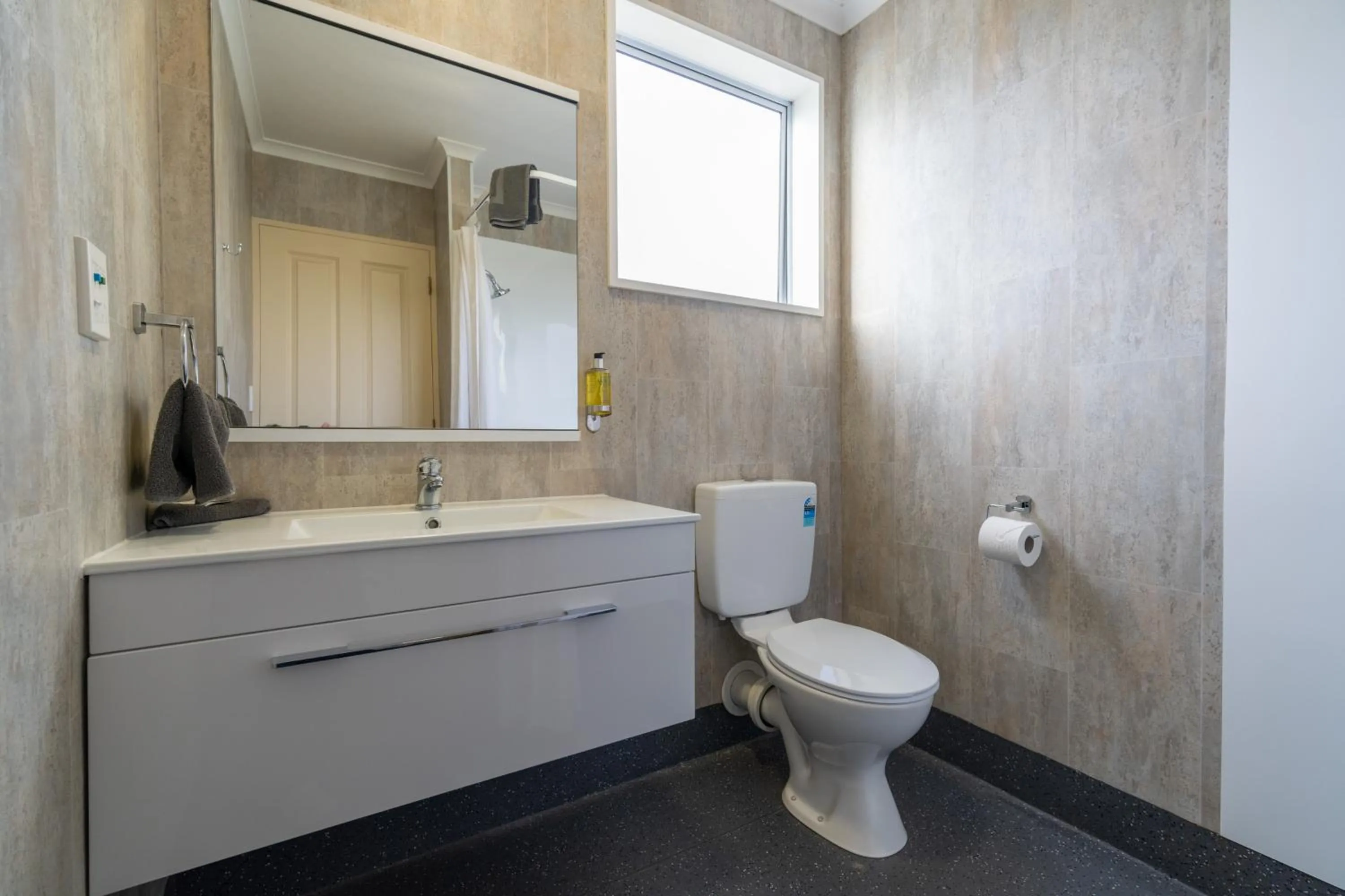 Shower in Parklands Motel & Apartments Te Anau