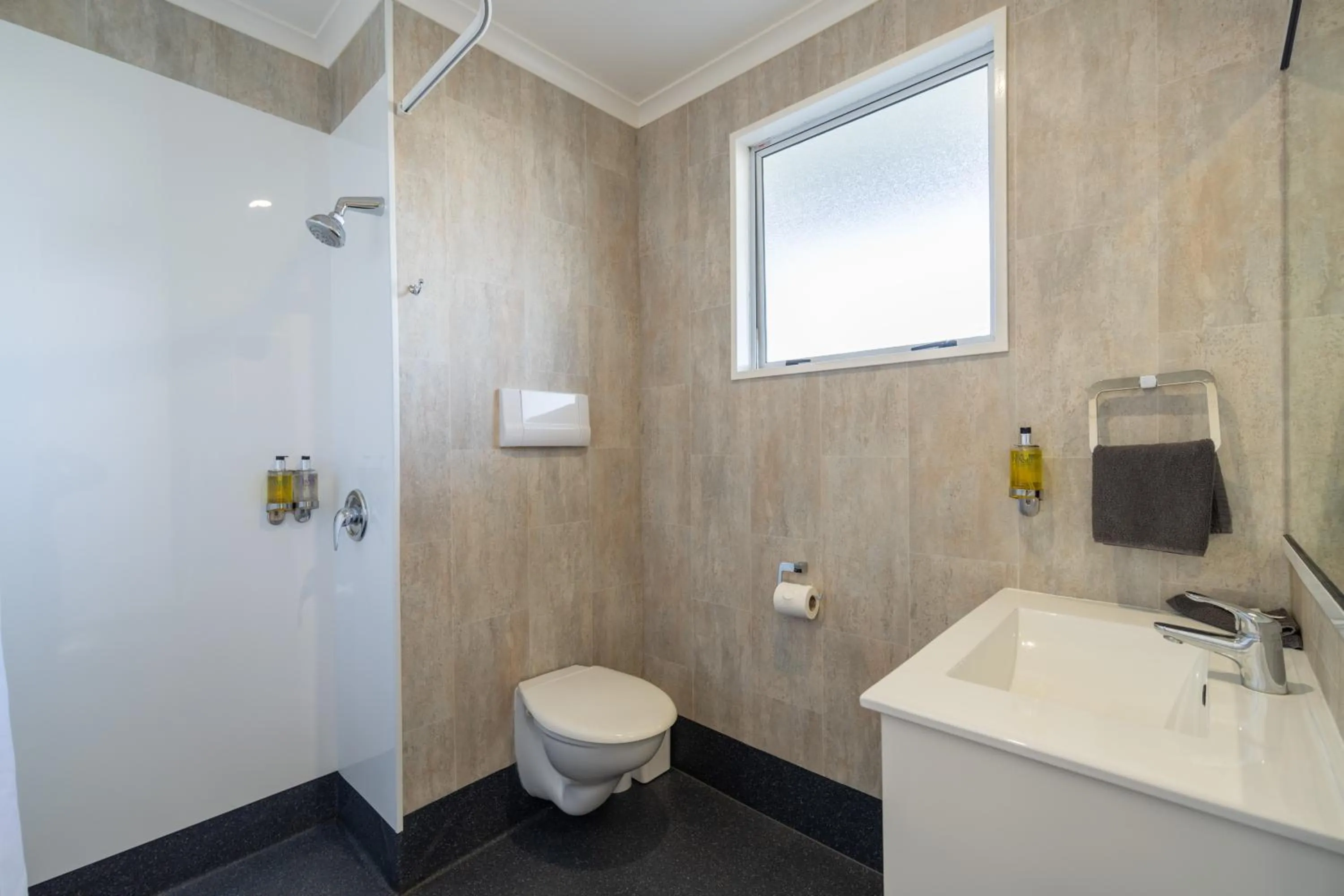 Shower in Parklands Motel & Apartments Te Anau