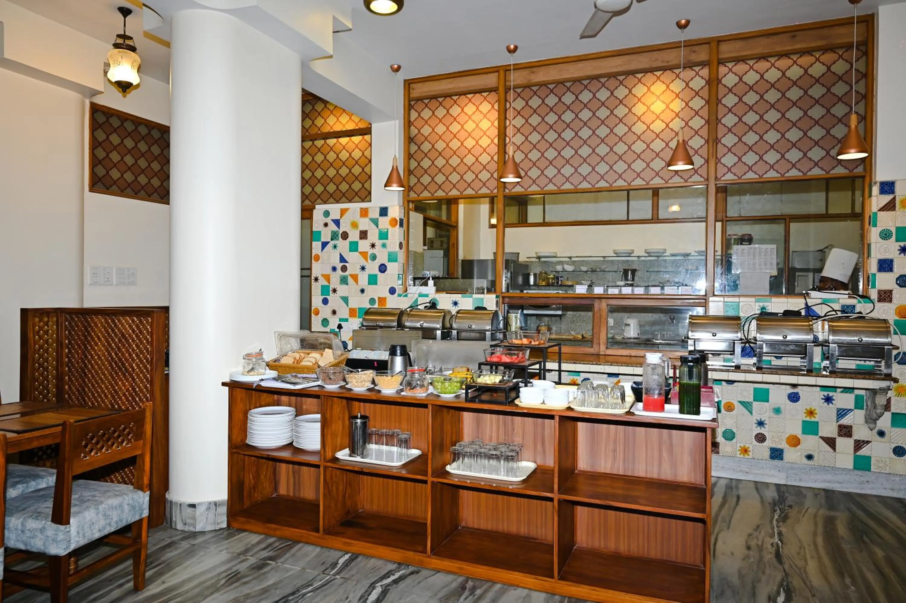 Restaurant/places to eat in Om Niwas Suite Hotel