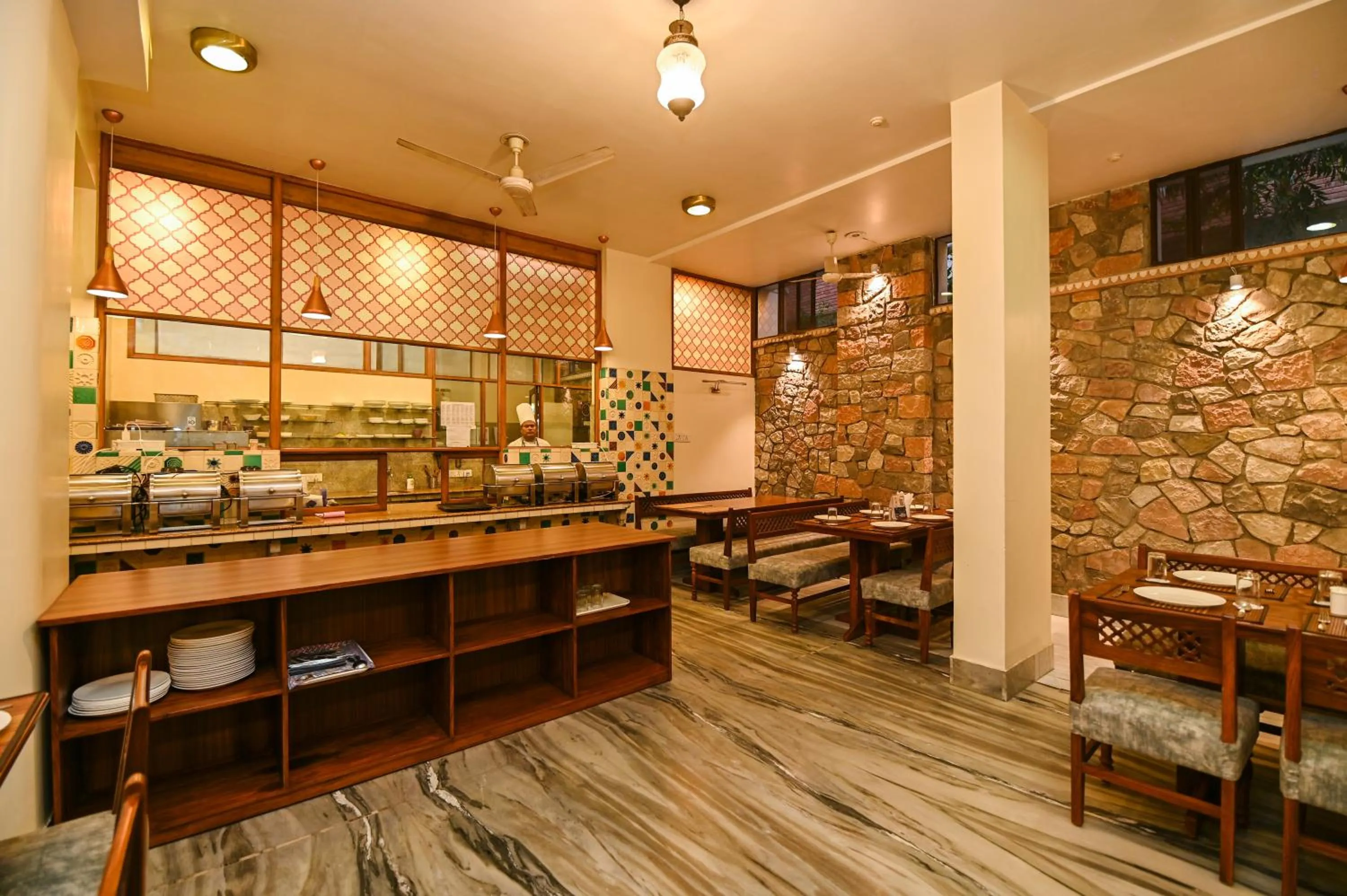 Restaurant/places to eat in Om Niwas Suite Hotel