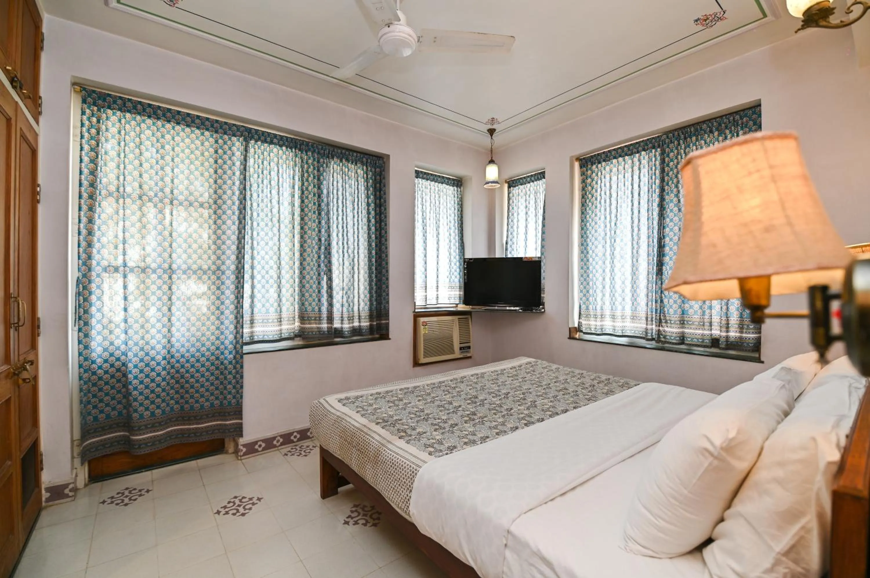 Bed in Om Niwas Suite Hotel