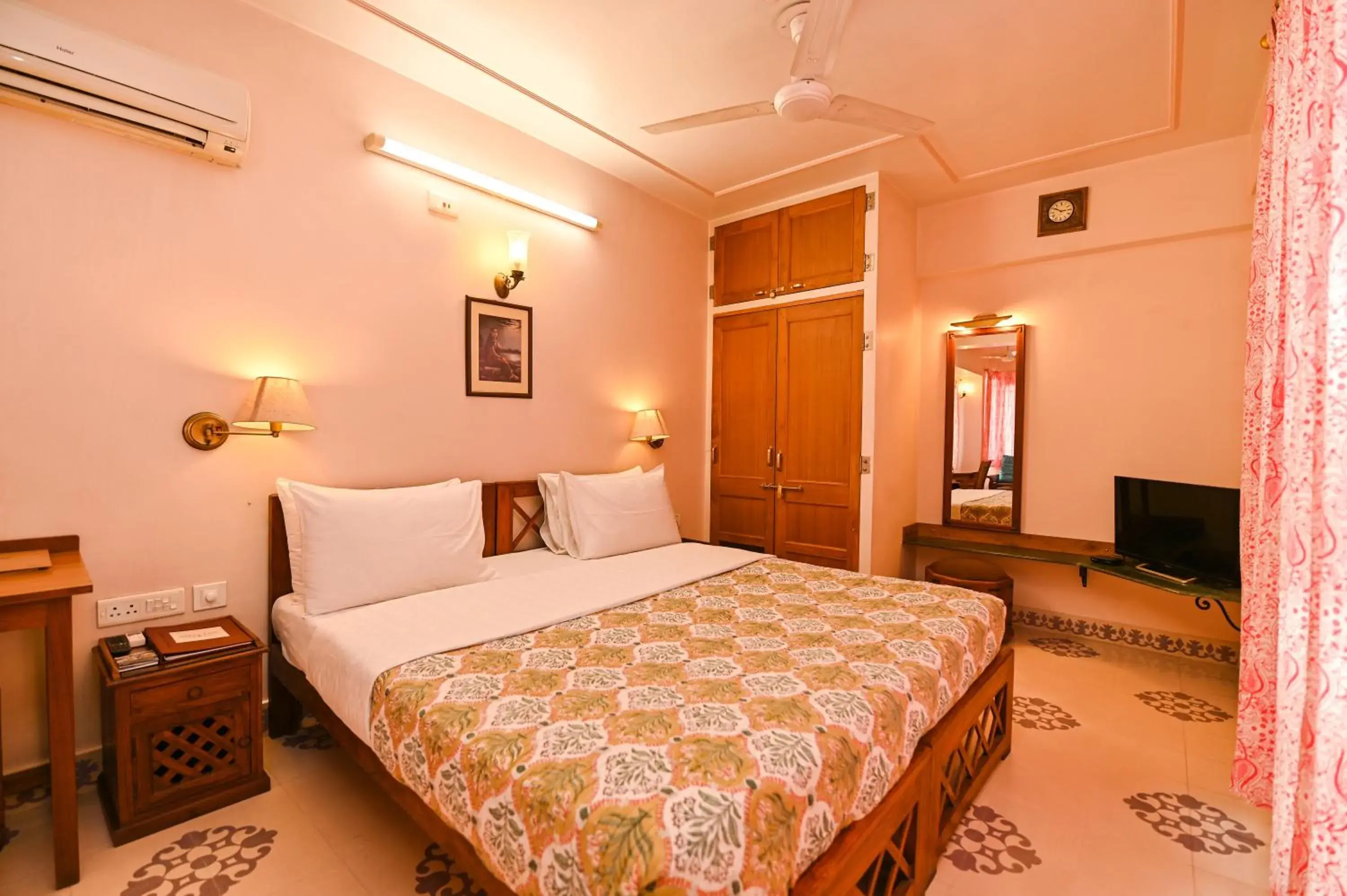 Studio Suite with Kitchen - single occupancy in Om Niwas Suite Hotel Studio Suite with Kitchen - single occupancy in Om Niwas Suite Hotel