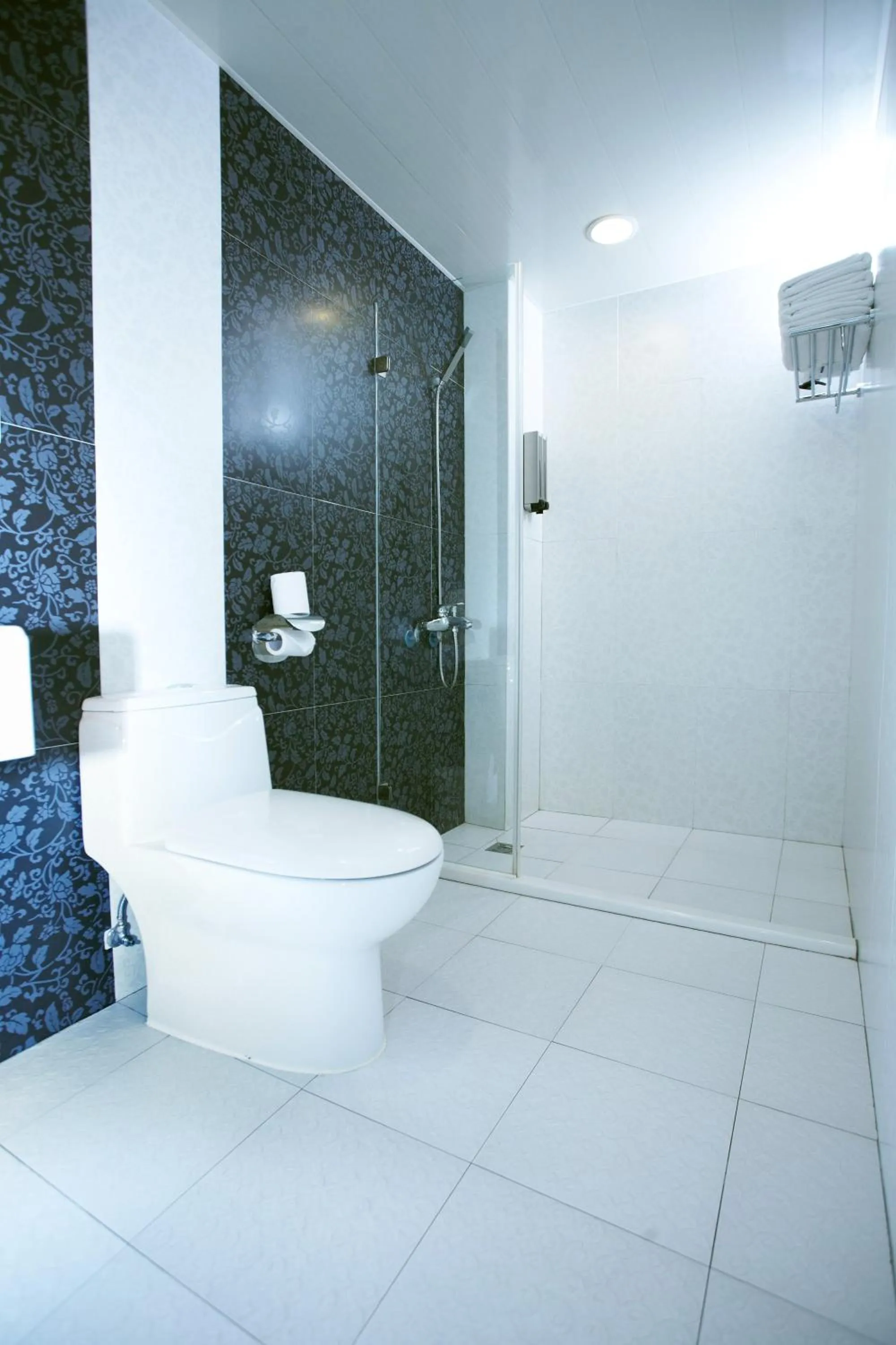 Bathroom in Jinbao Hotel