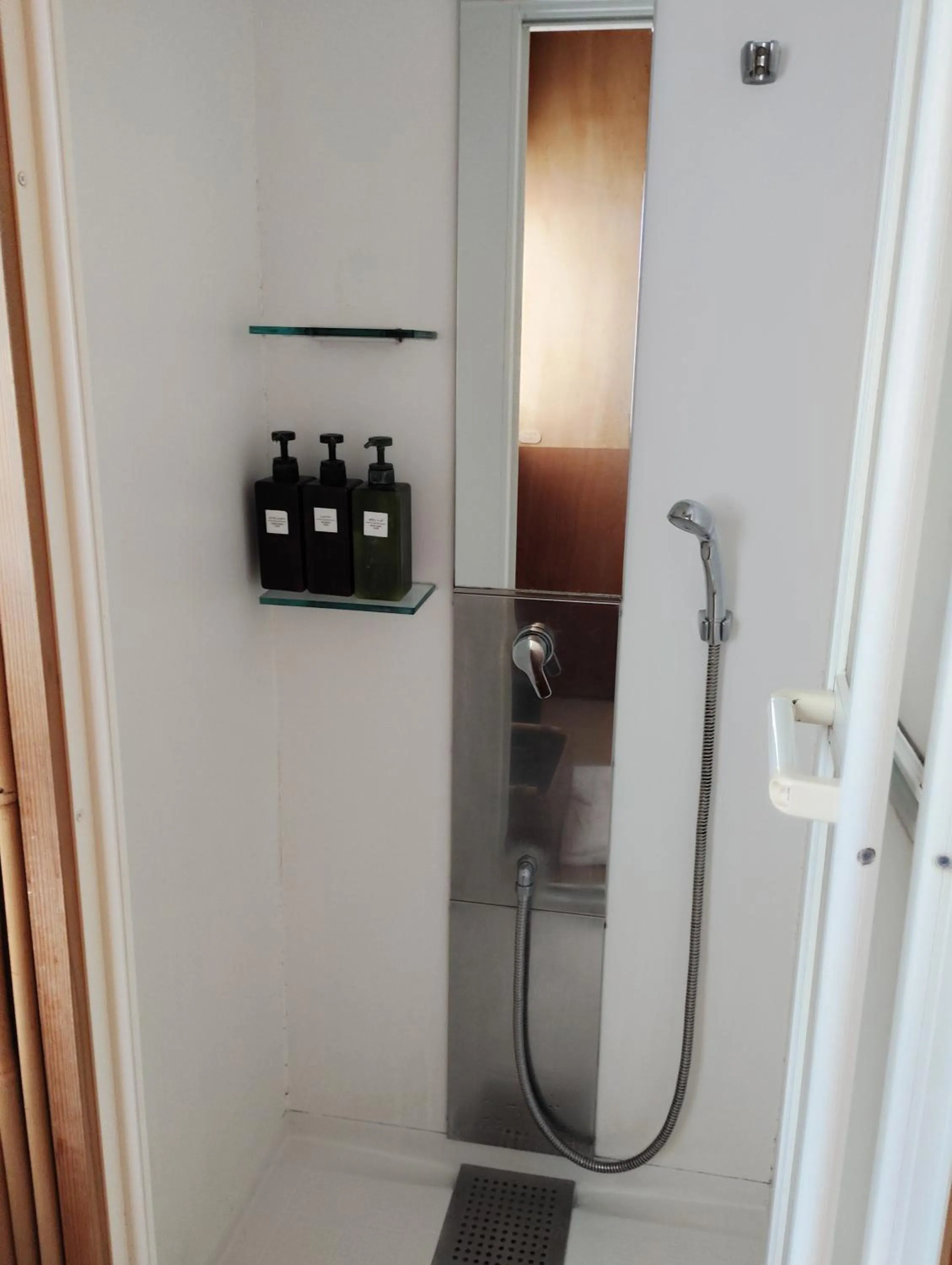 Shower in Hostel & Tatami Bar Uchikobare -内子晴れ-