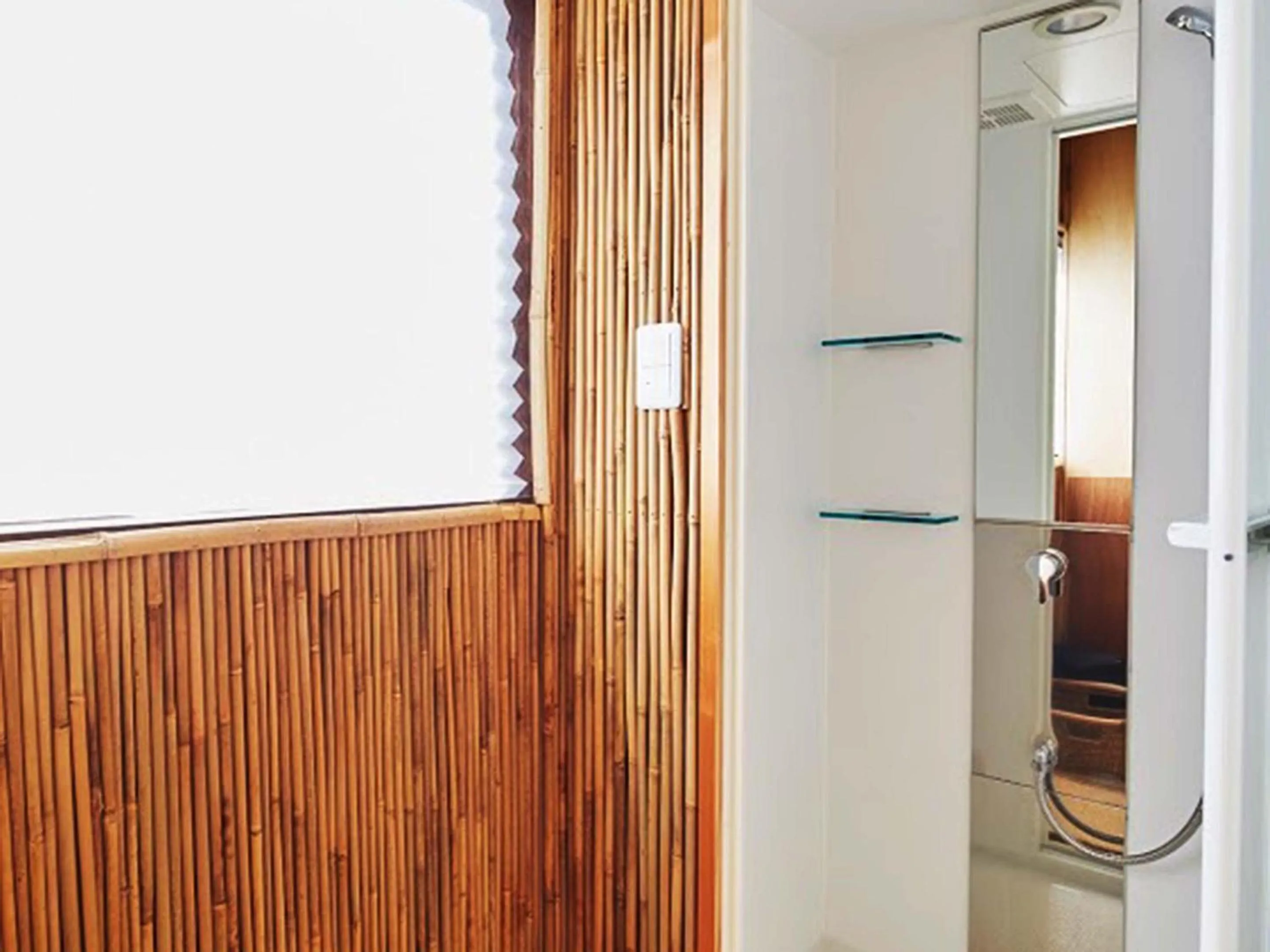 Shower in Hostel & Tatami Bar Uchikobare -内子晴れ-