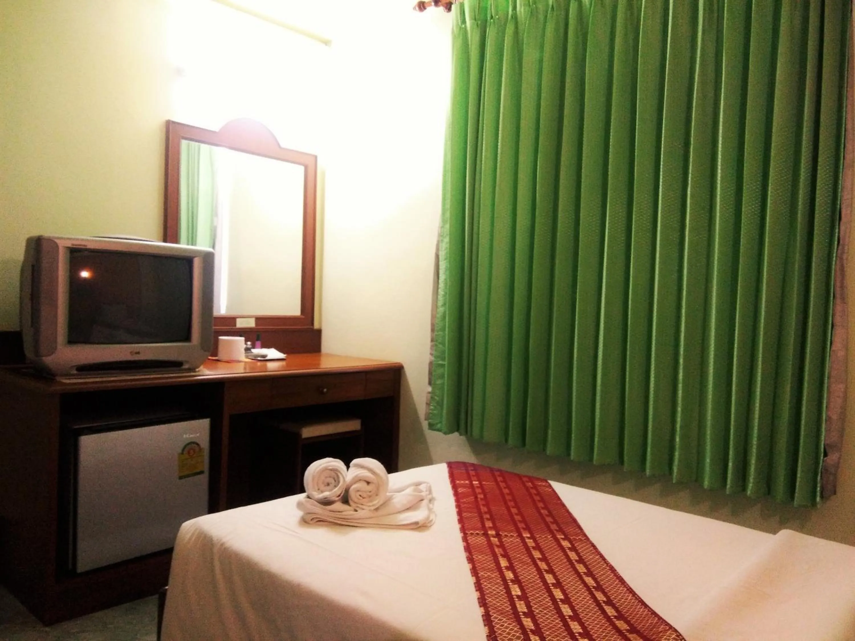 hair dresser, Bed in Thepparat Lodge Krabi