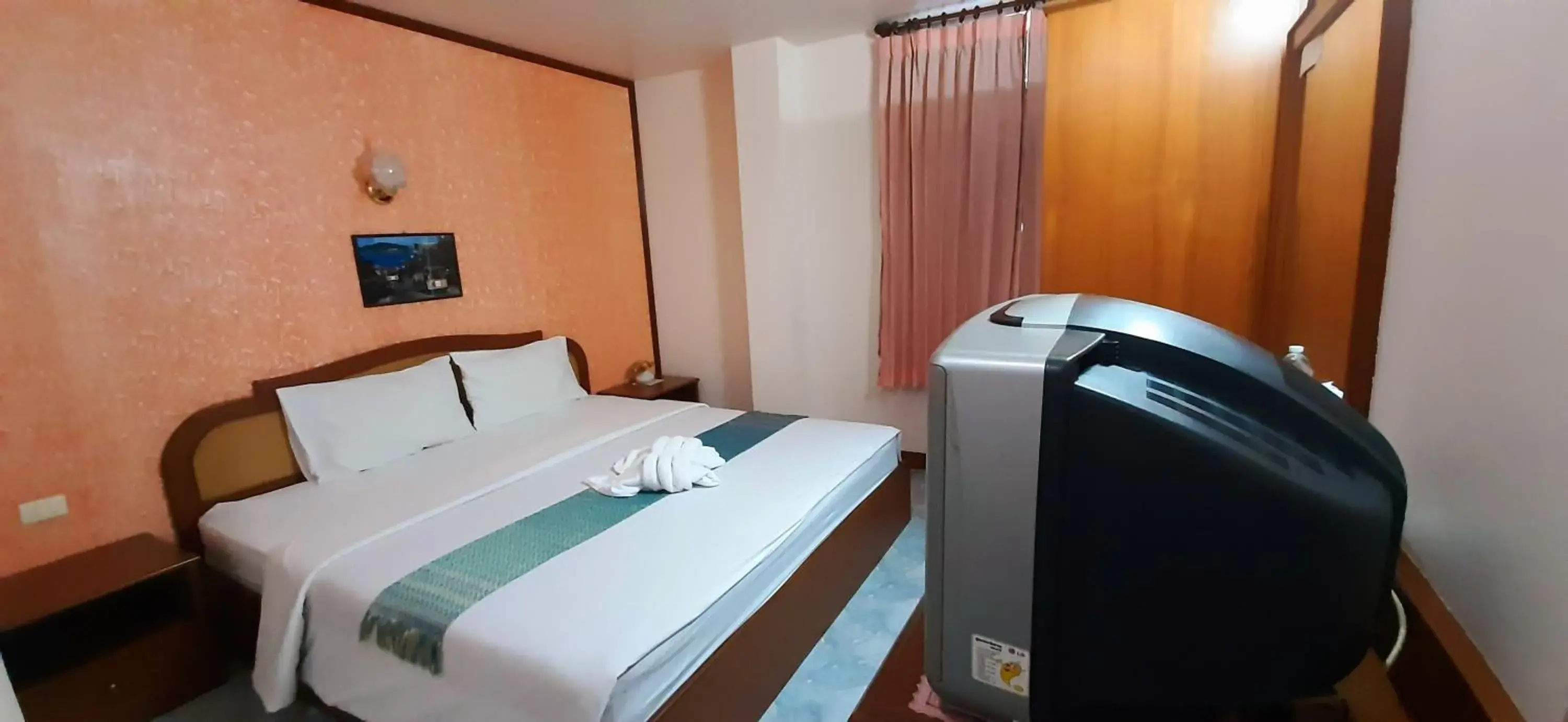 Deluxe Double Room in Thepparat Lodge Krabi Deluxe Double Room in Thepparat Lodge Krabi