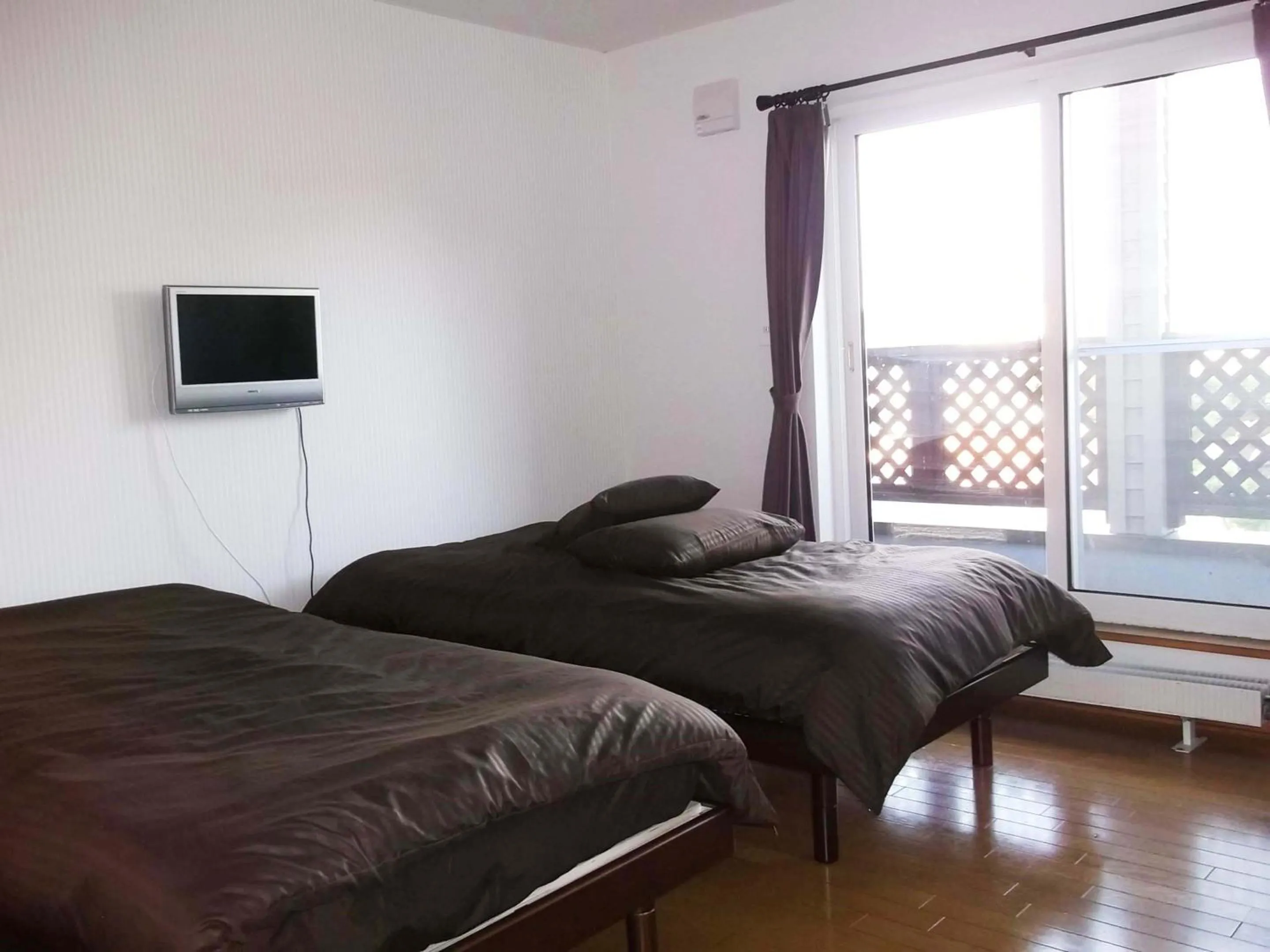 Photo of the whole room, Bed in Pension Yu