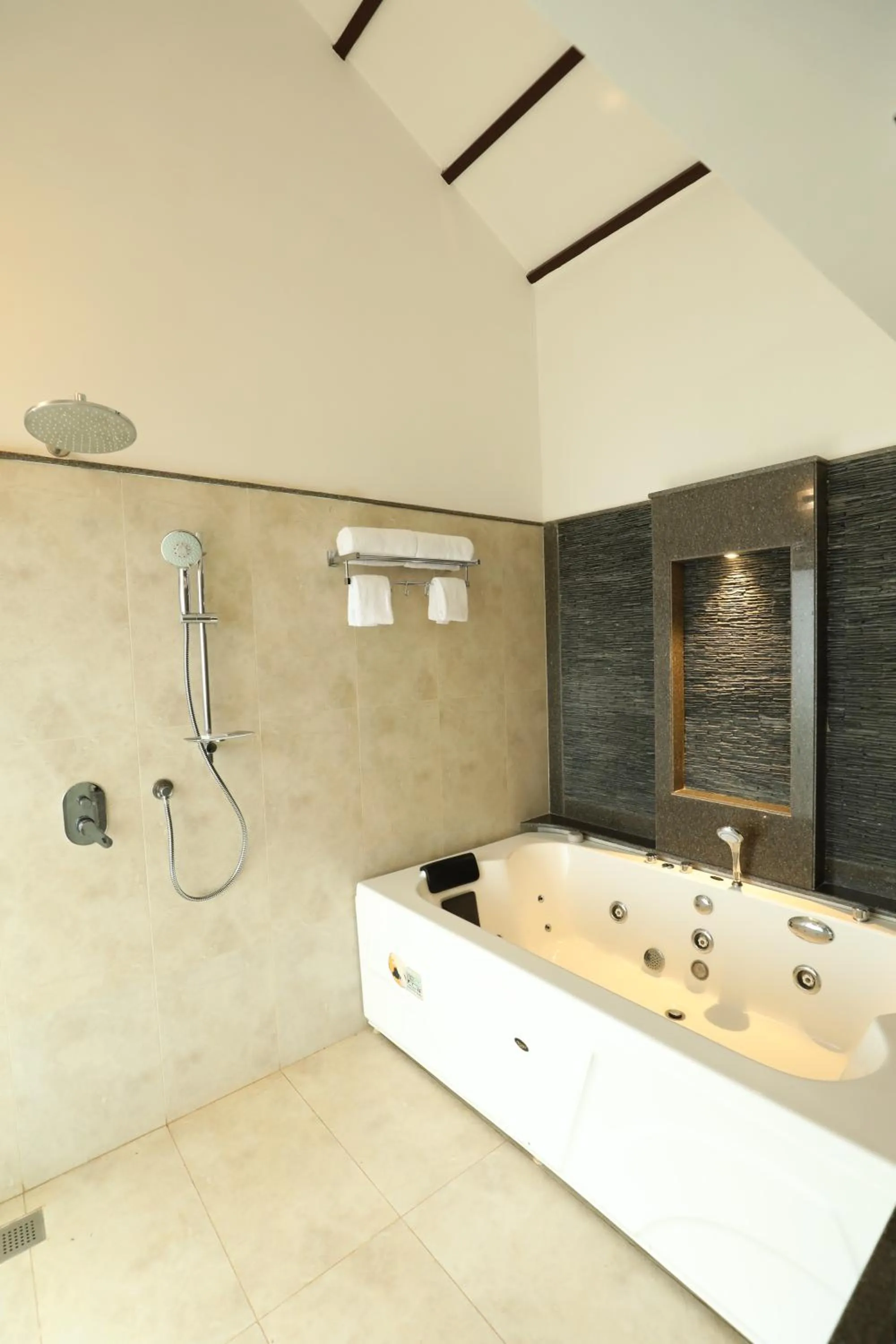 Bathroom in The Ocean Pearl Resort And Spa