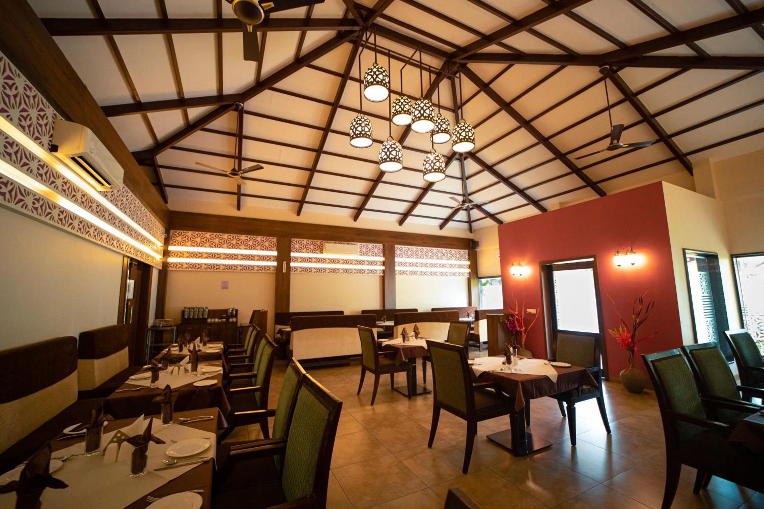 Restaurant/places to eat in The Ocean Pearl Resort And Spa