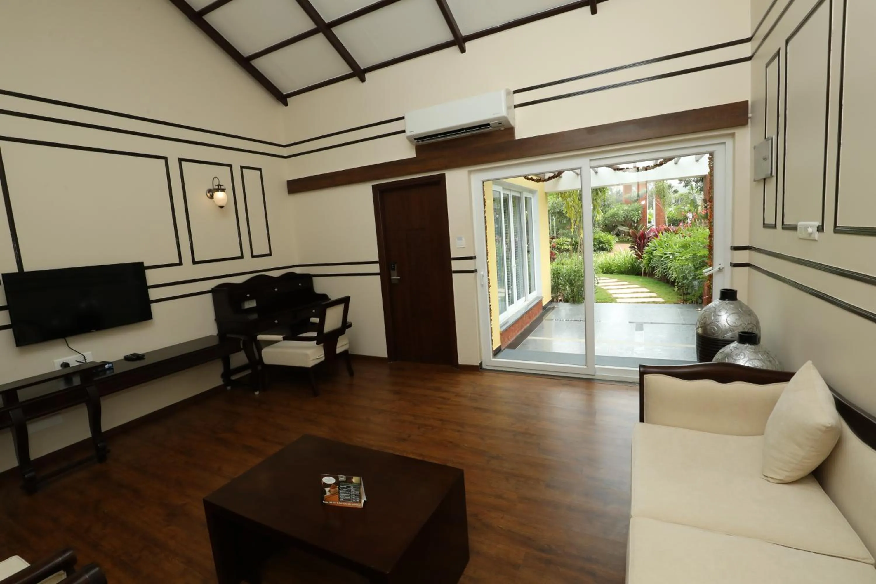 TV and multimedia in The Ocean Pearl Resort And Spa