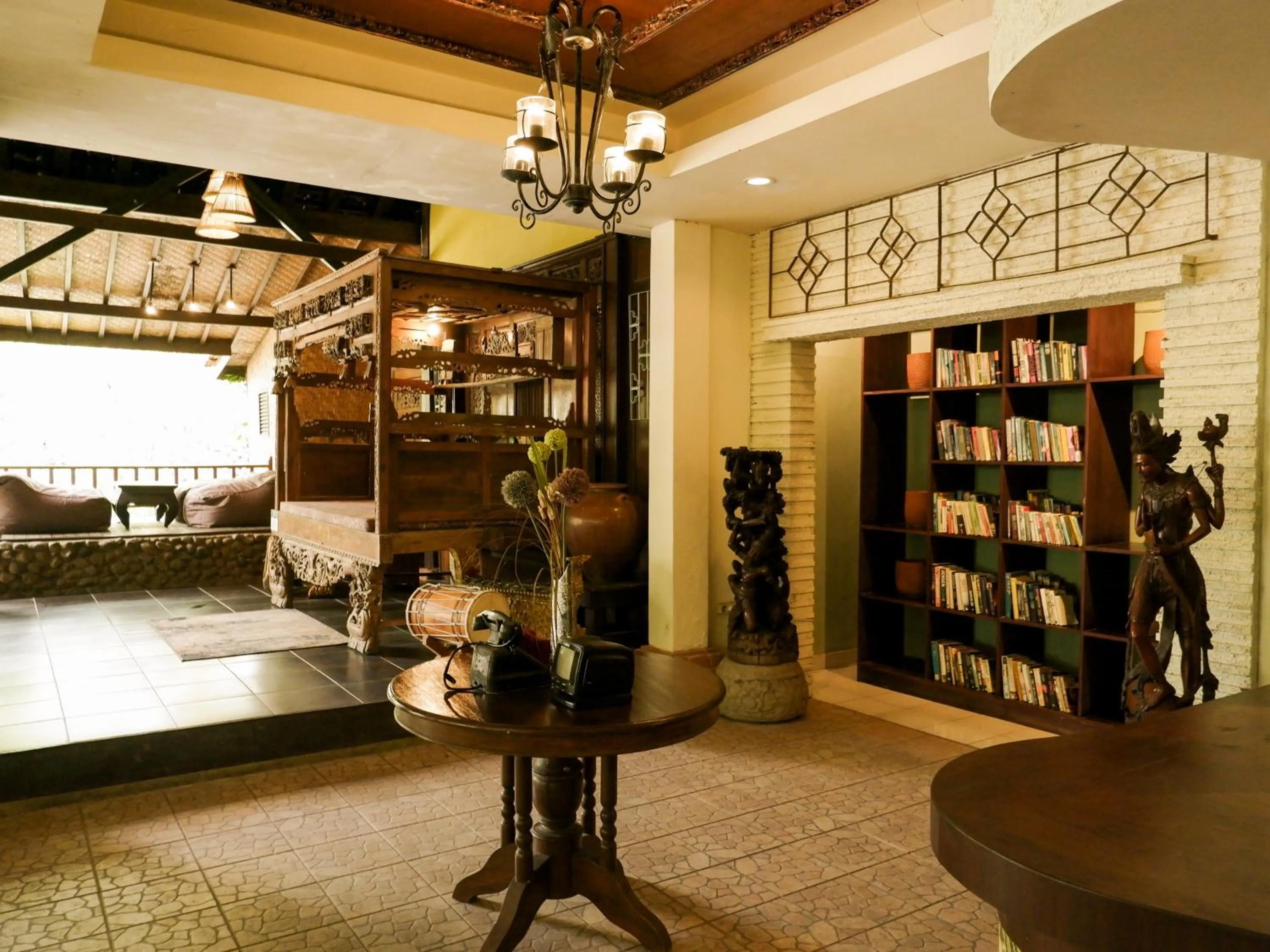 Library, Bed in Peneeda View Beach Hotel