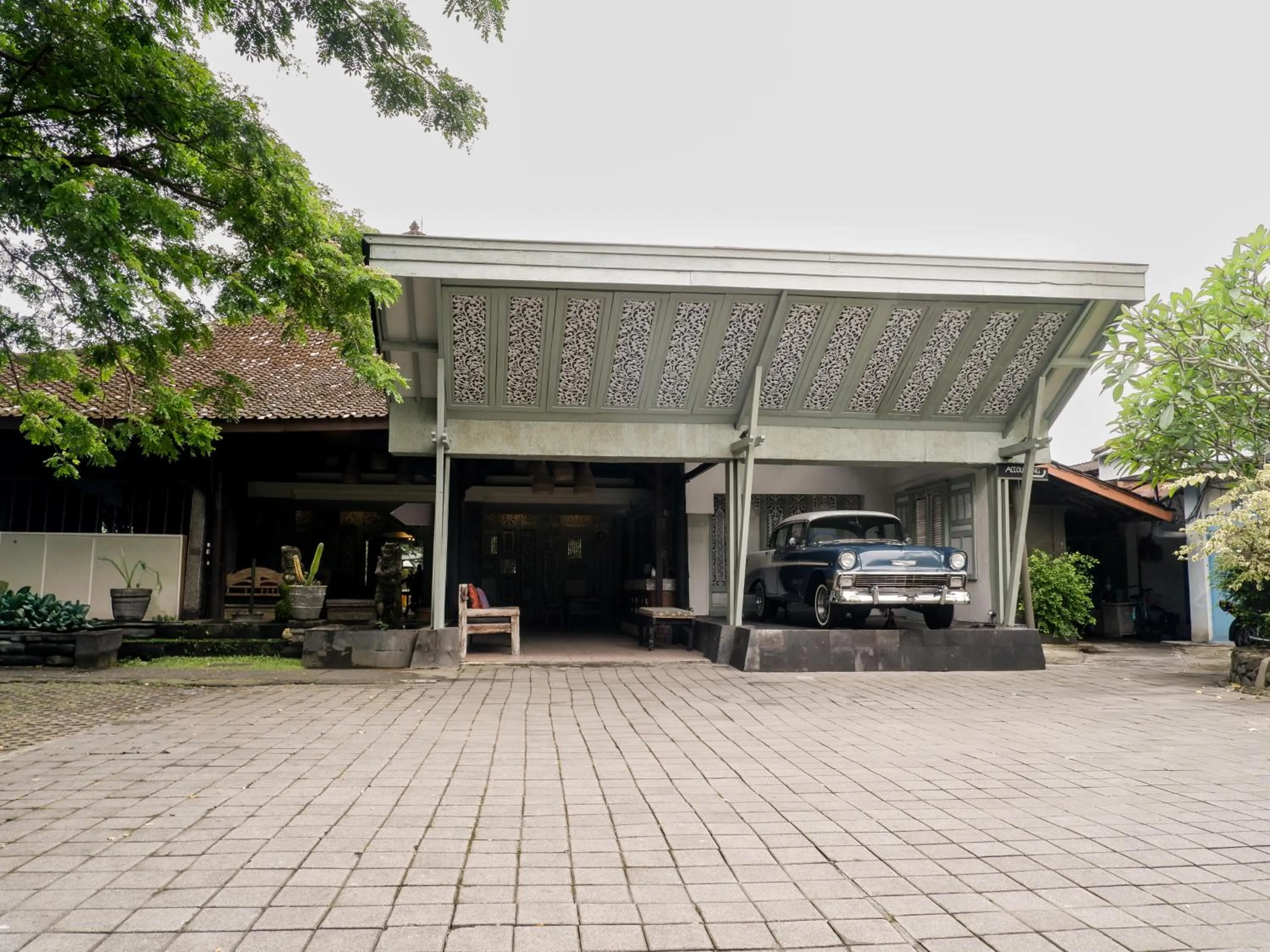 Parking in Peneeda View Beach Hotel