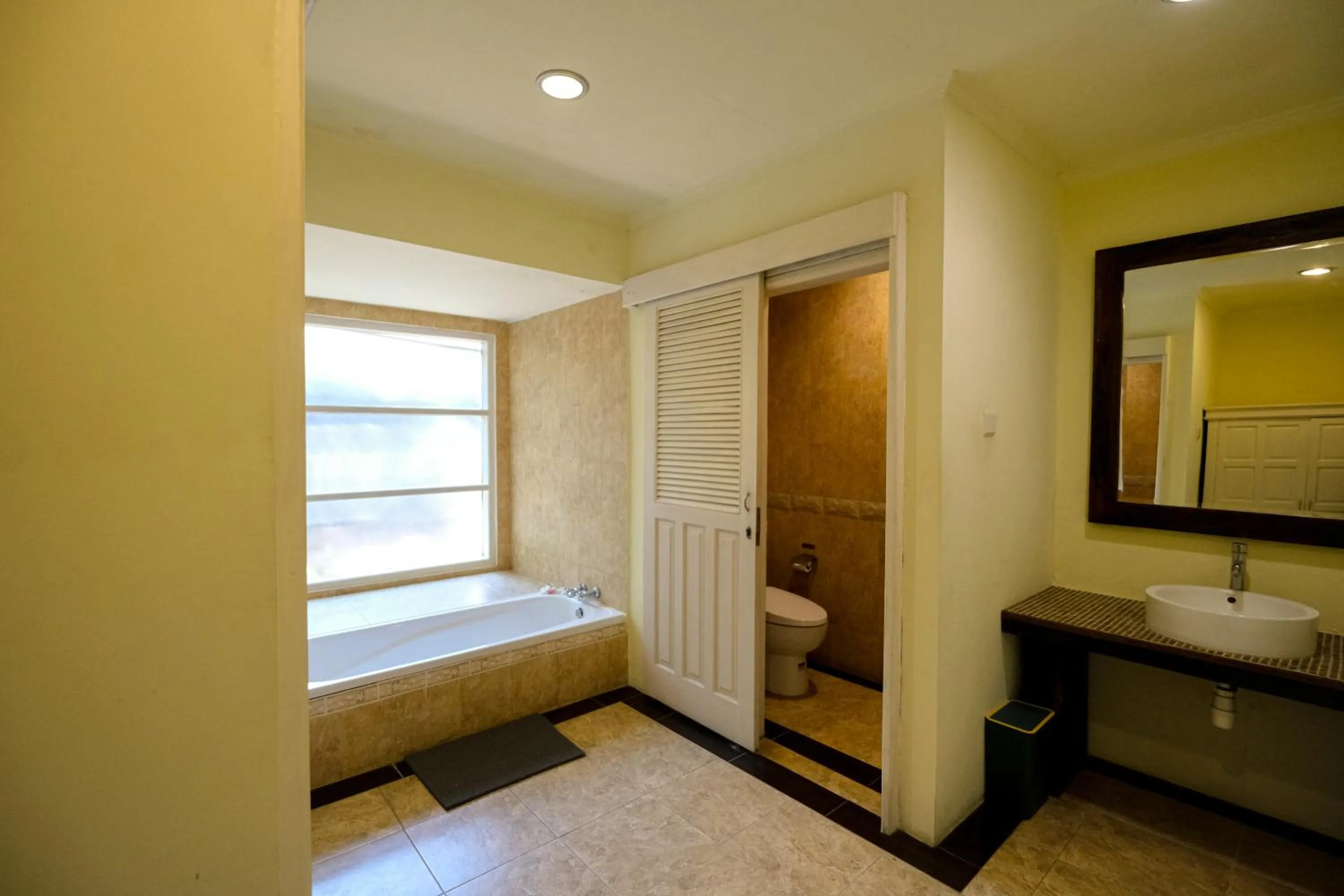 Bathroom, Bed in Peneeda View Beach Hotel