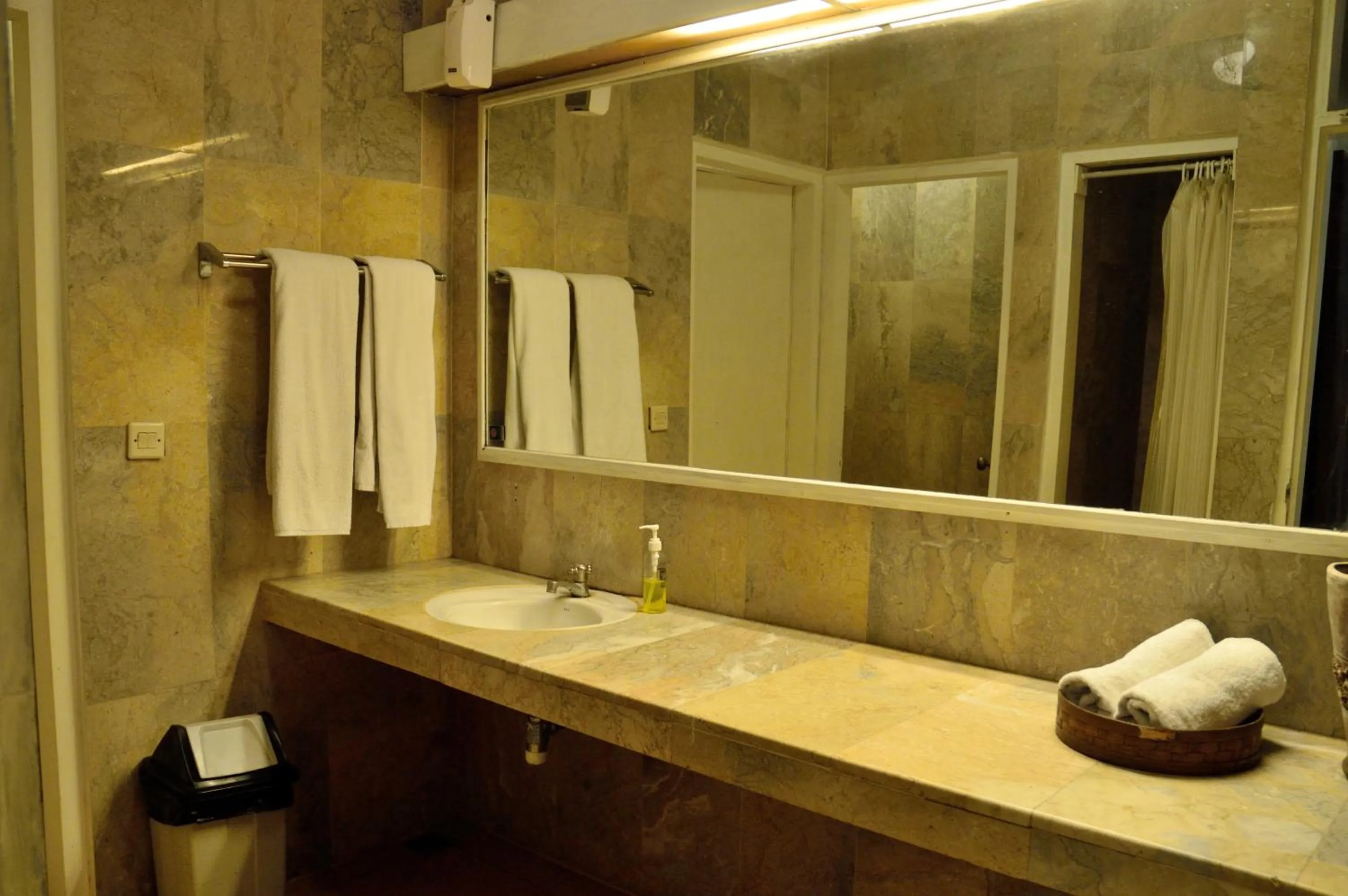 Bathroom in Peneeda View Beach Hotel