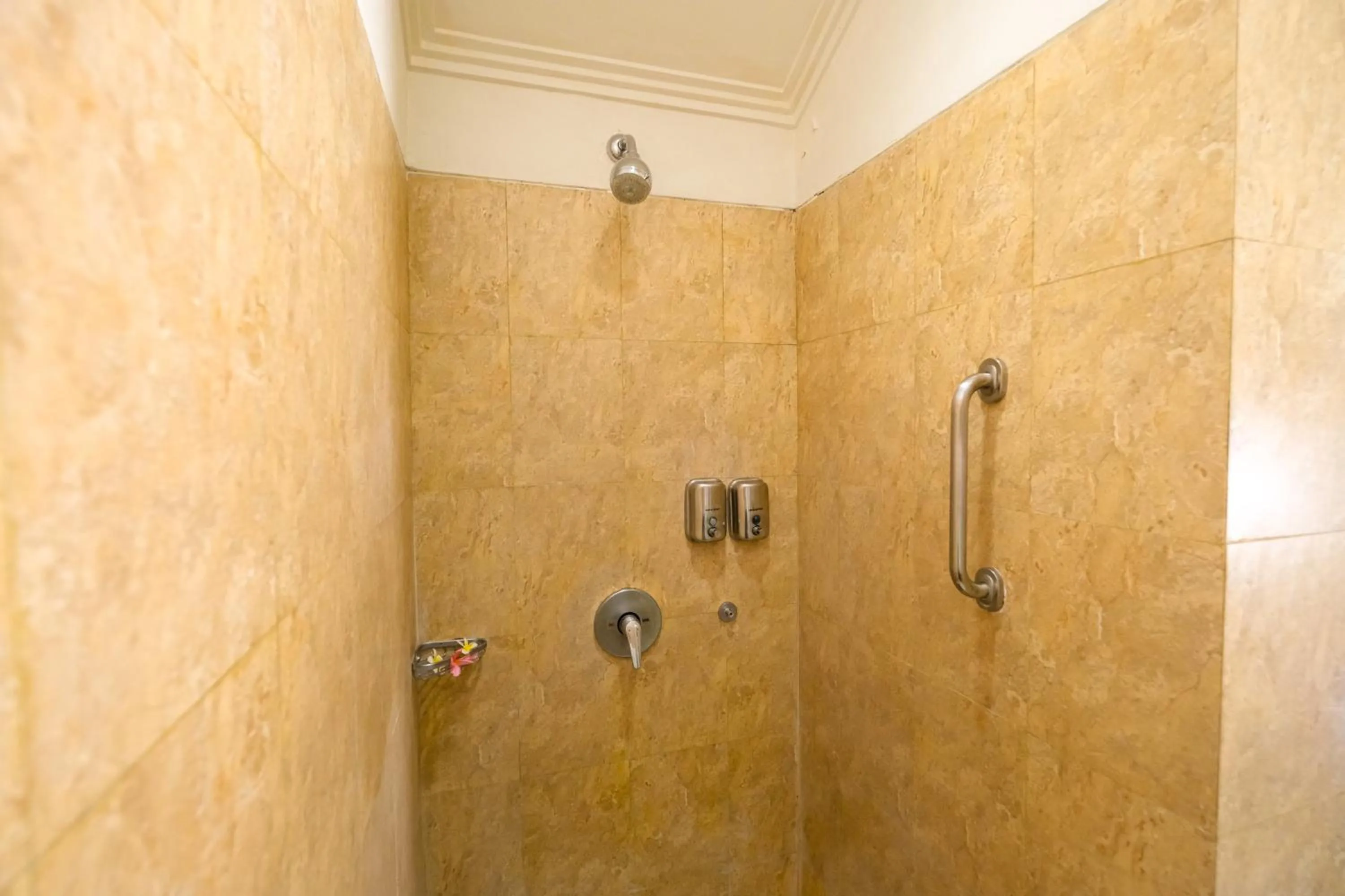 Shower in Peneeda View Beach Hotel