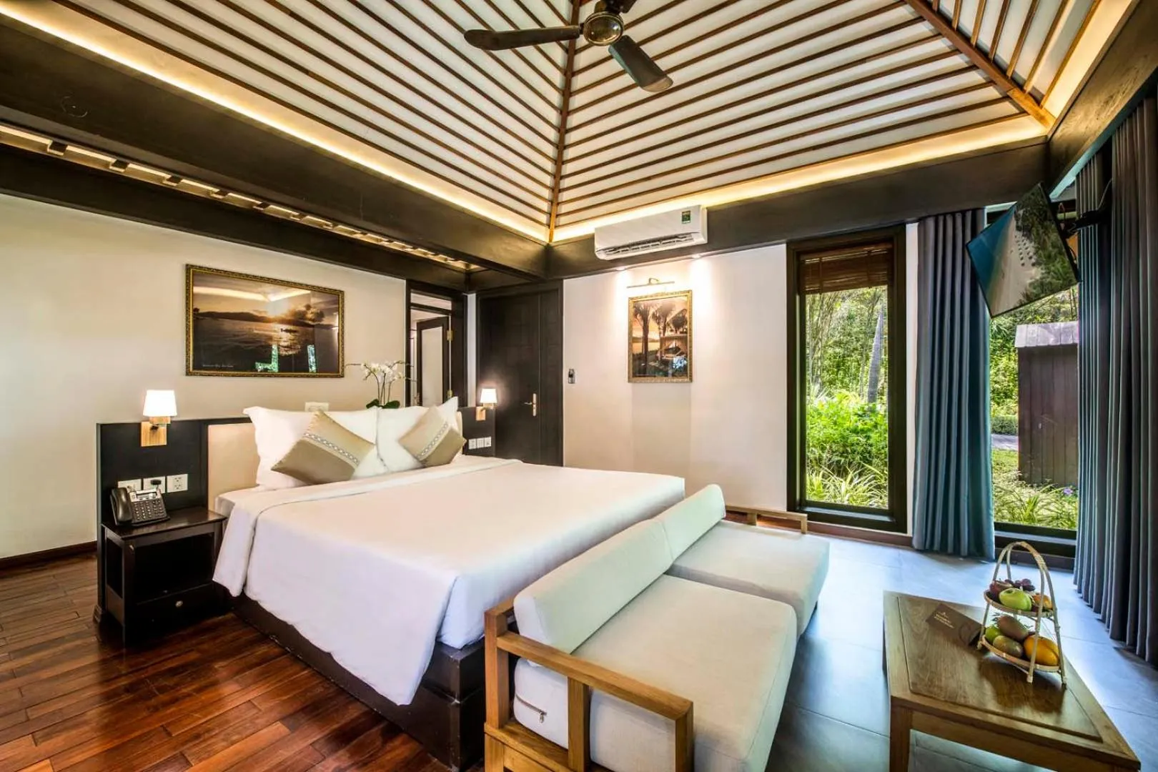 Bed in Hon Tam Resort