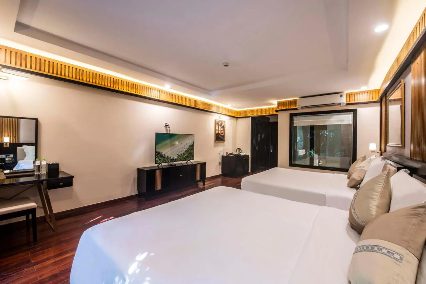 Bedroom, Bed in Hon Tam Resort