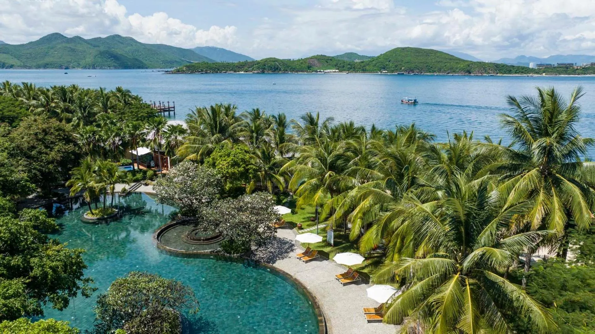 Swimming pool in Hon Tam Resort