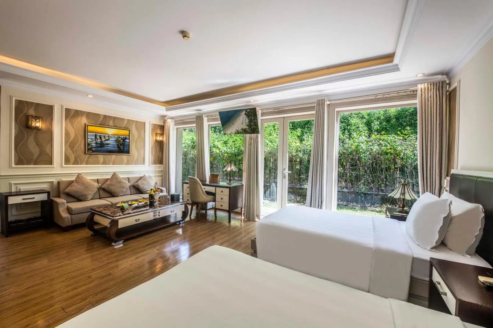 Photo of the whole room, Bed in Hon Tam Resort