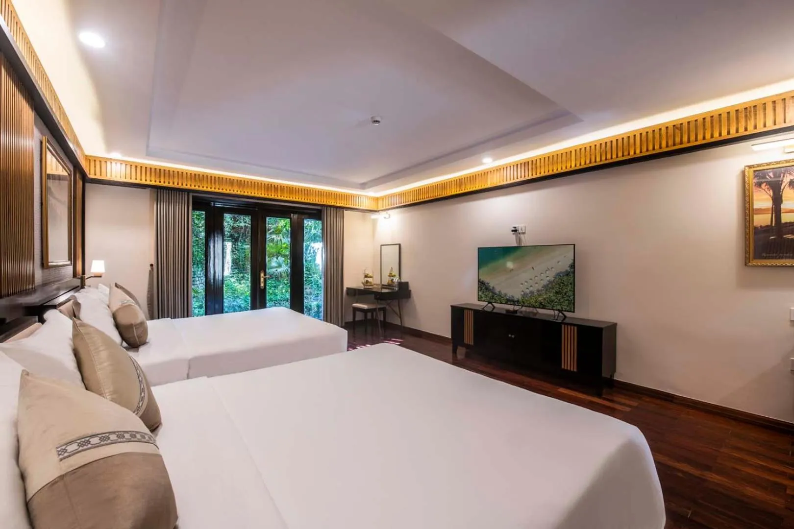 Bedroom, Bed in Hon Tam Resort