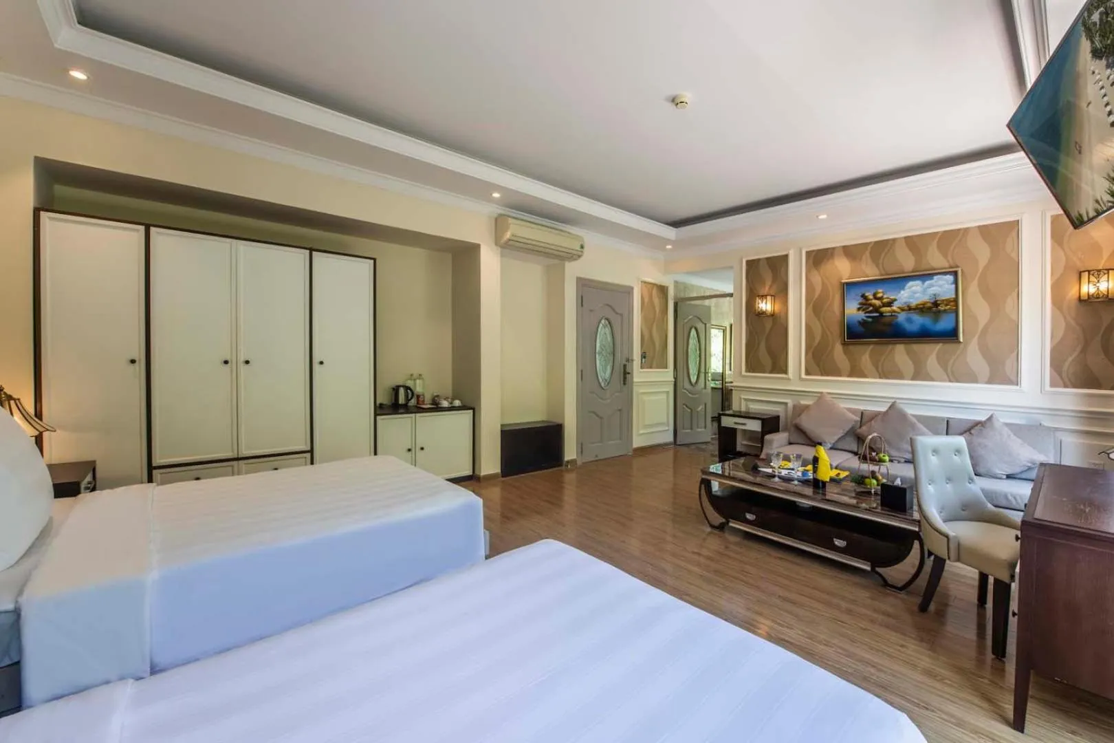 Photo of the whole room, Bed in Hon Tam Resort