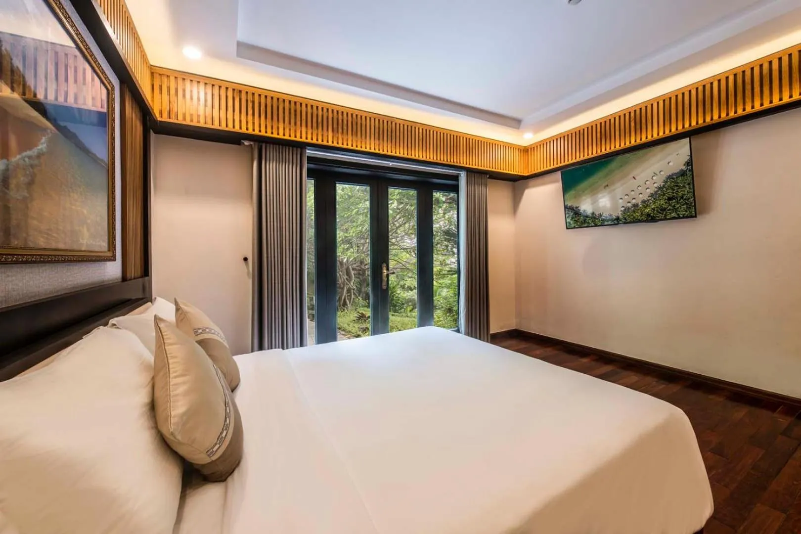 Bed in Hon Tam Resort