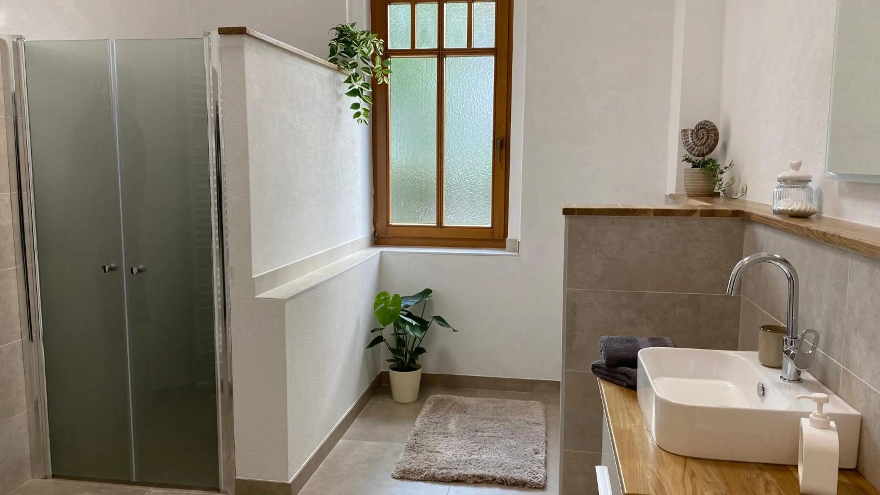 Bathroom in Apartment im Grünen