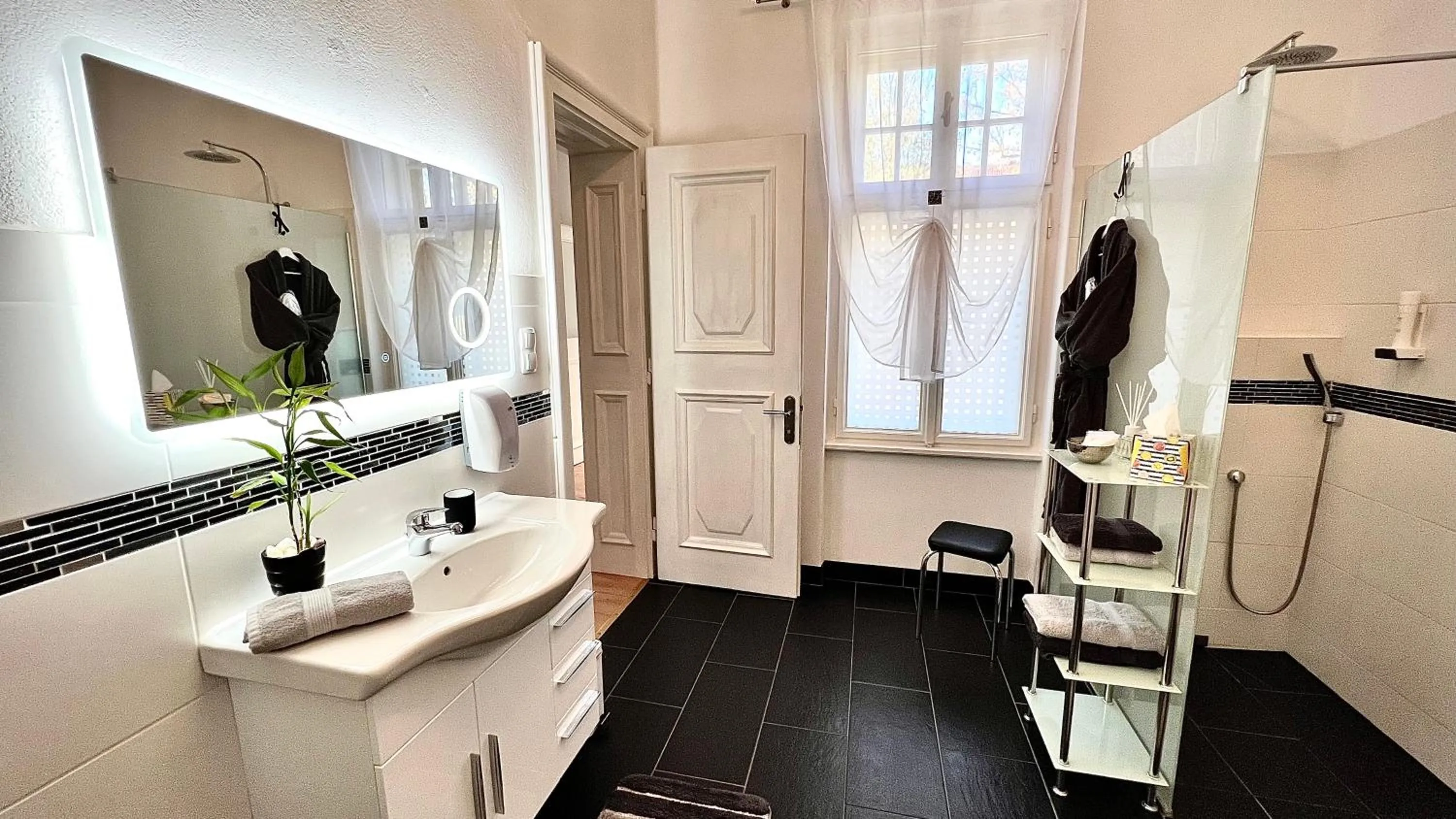 Bathroom in Apartment im Grünen