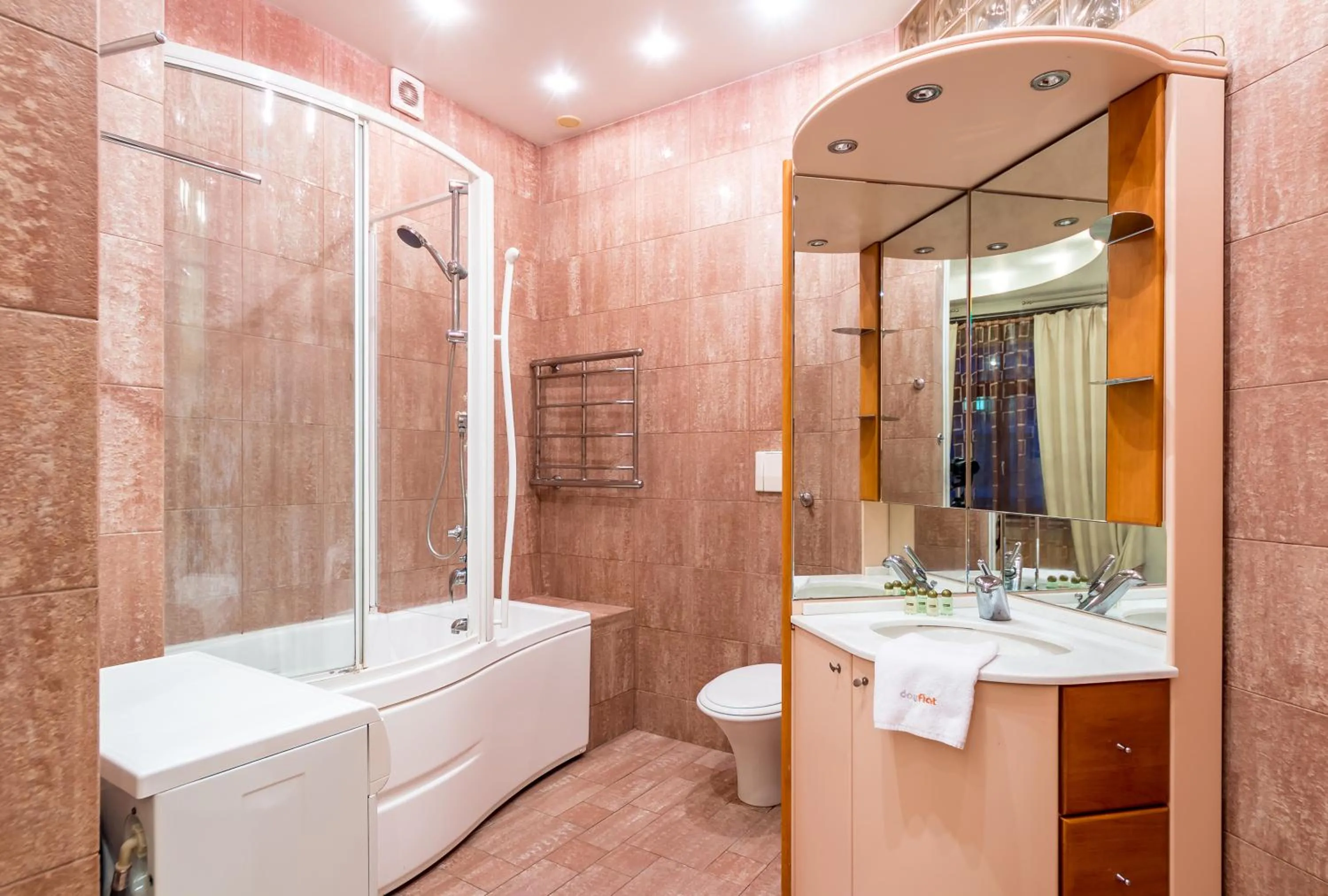 Shower in Central Dayflat Apartments