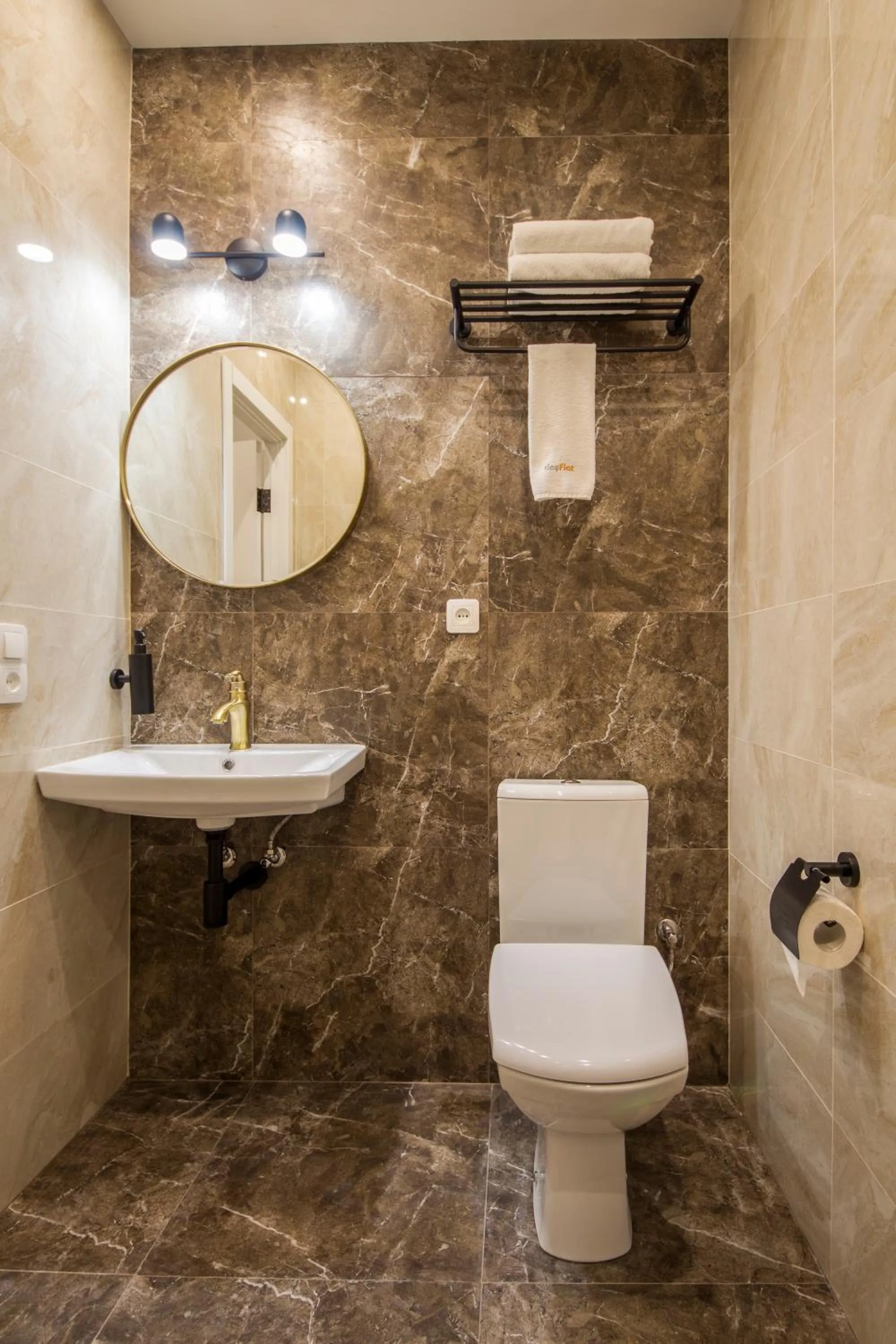 Toilet in Central Dayflat Apartments