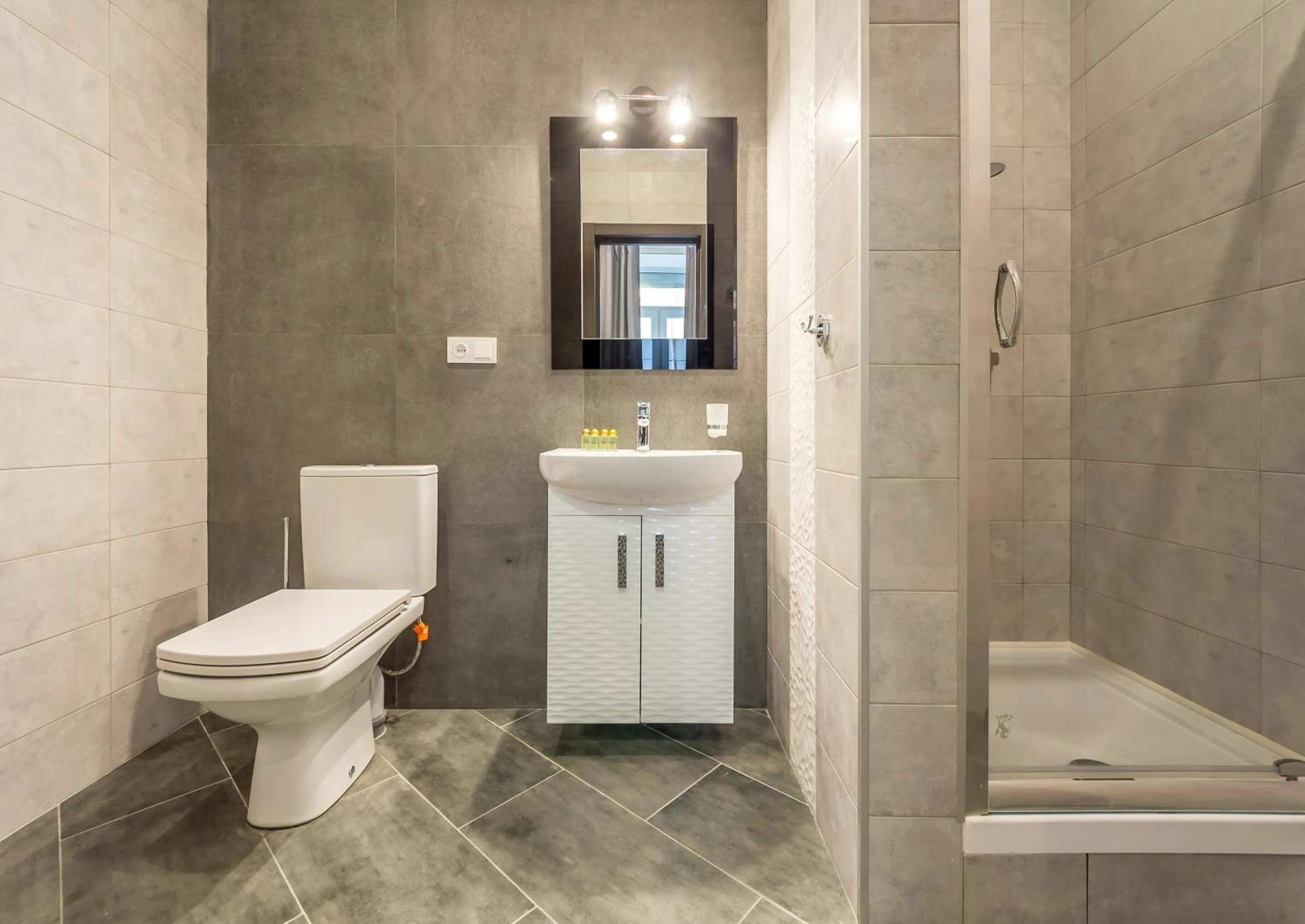 Shower in Central Dayflat Apartments